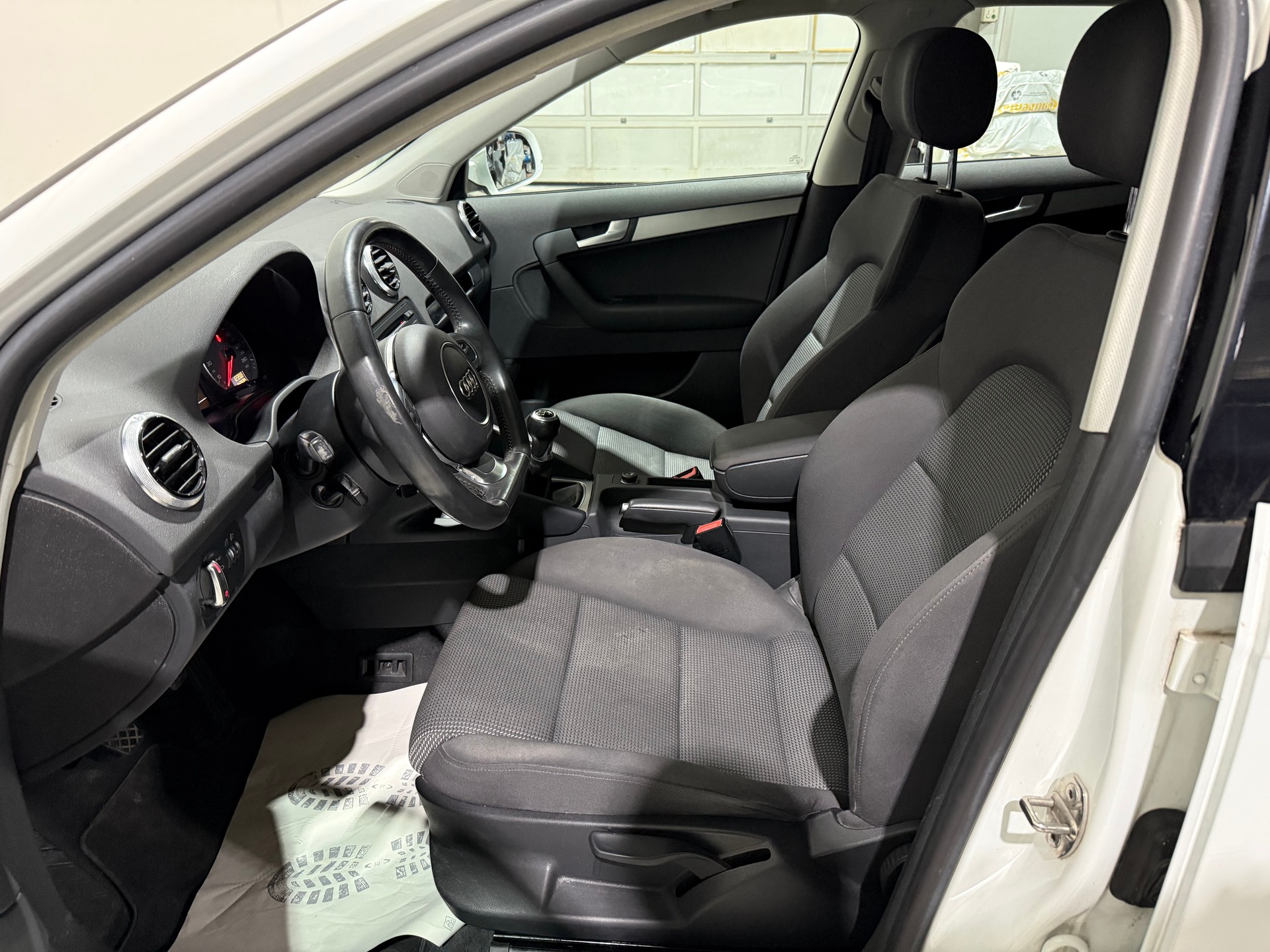 AUDI A3 Sportback 1.8 TFSI Ambition-image-12