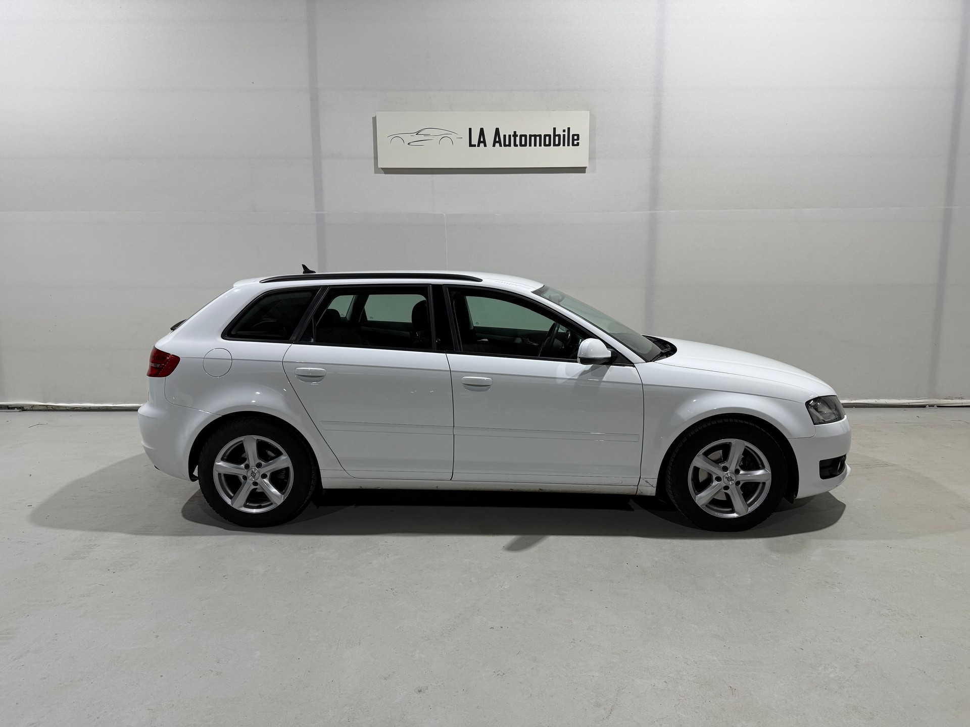 AUDI A3 Sportback 1.8 TFSI Ambition-image-6