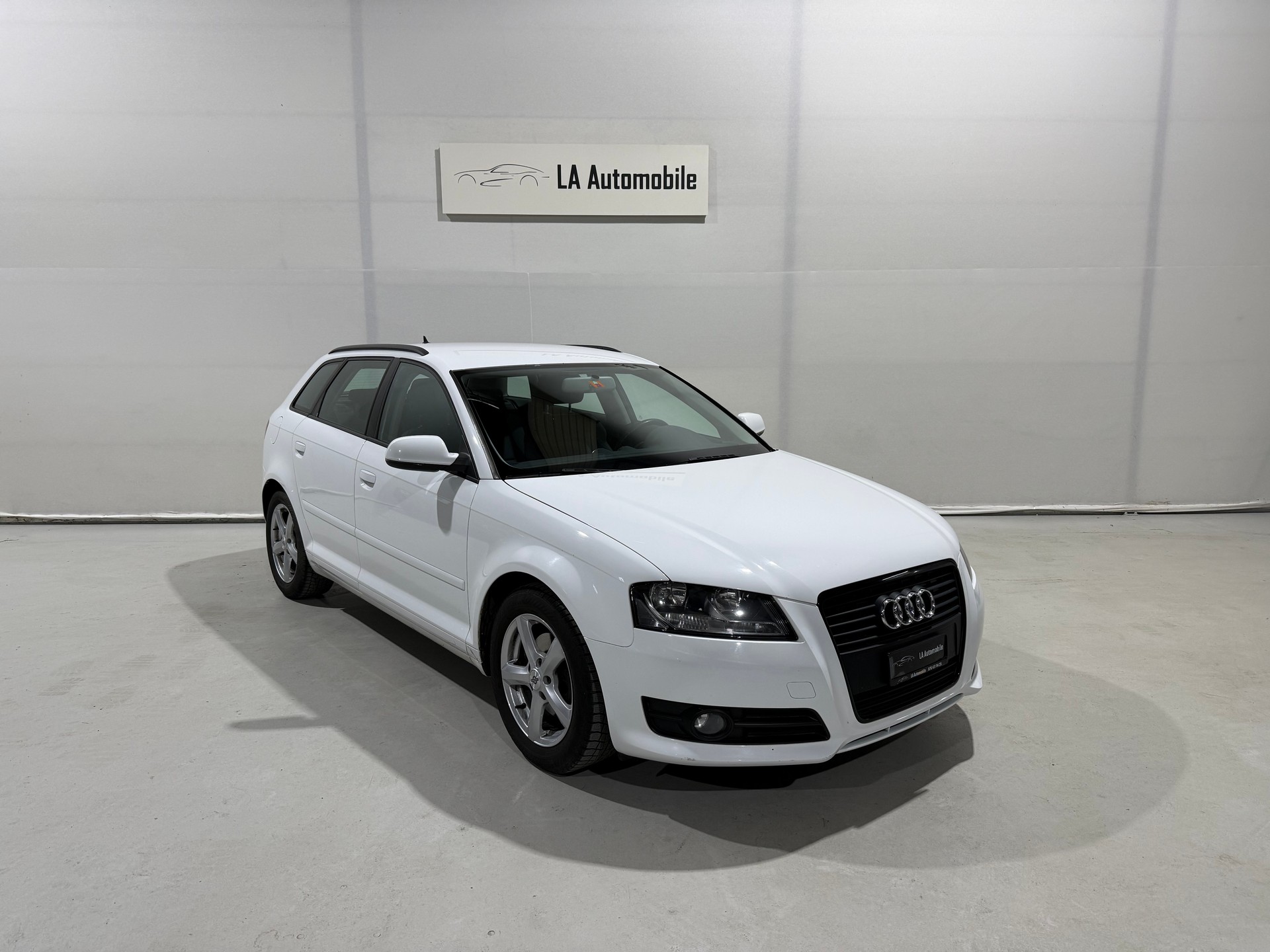 AUDI A3 Sportback 1.8 TFSI Ambition-image-4