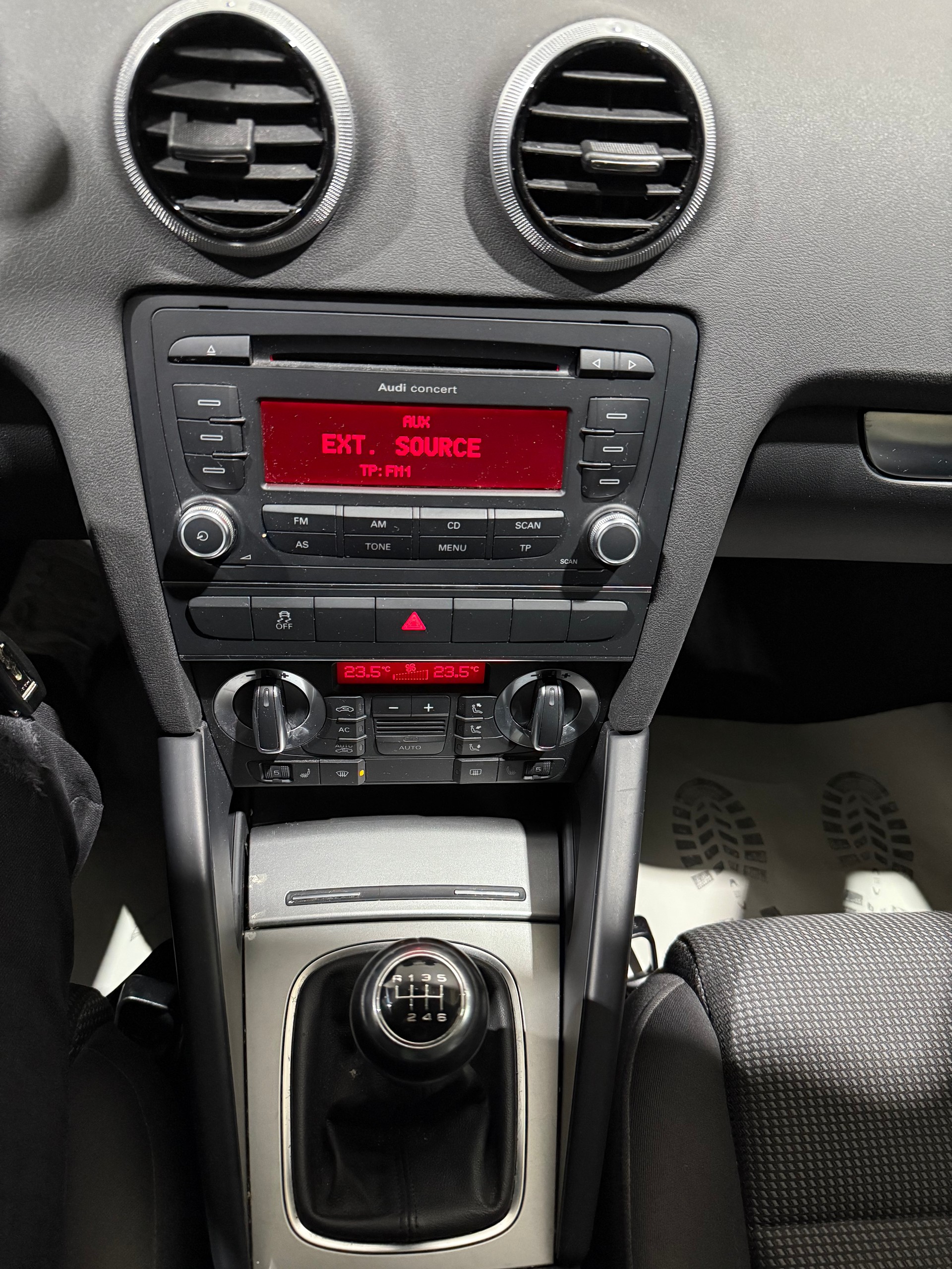 AUDI A3 Sportback 1.8 TFSI Ambition-image-15