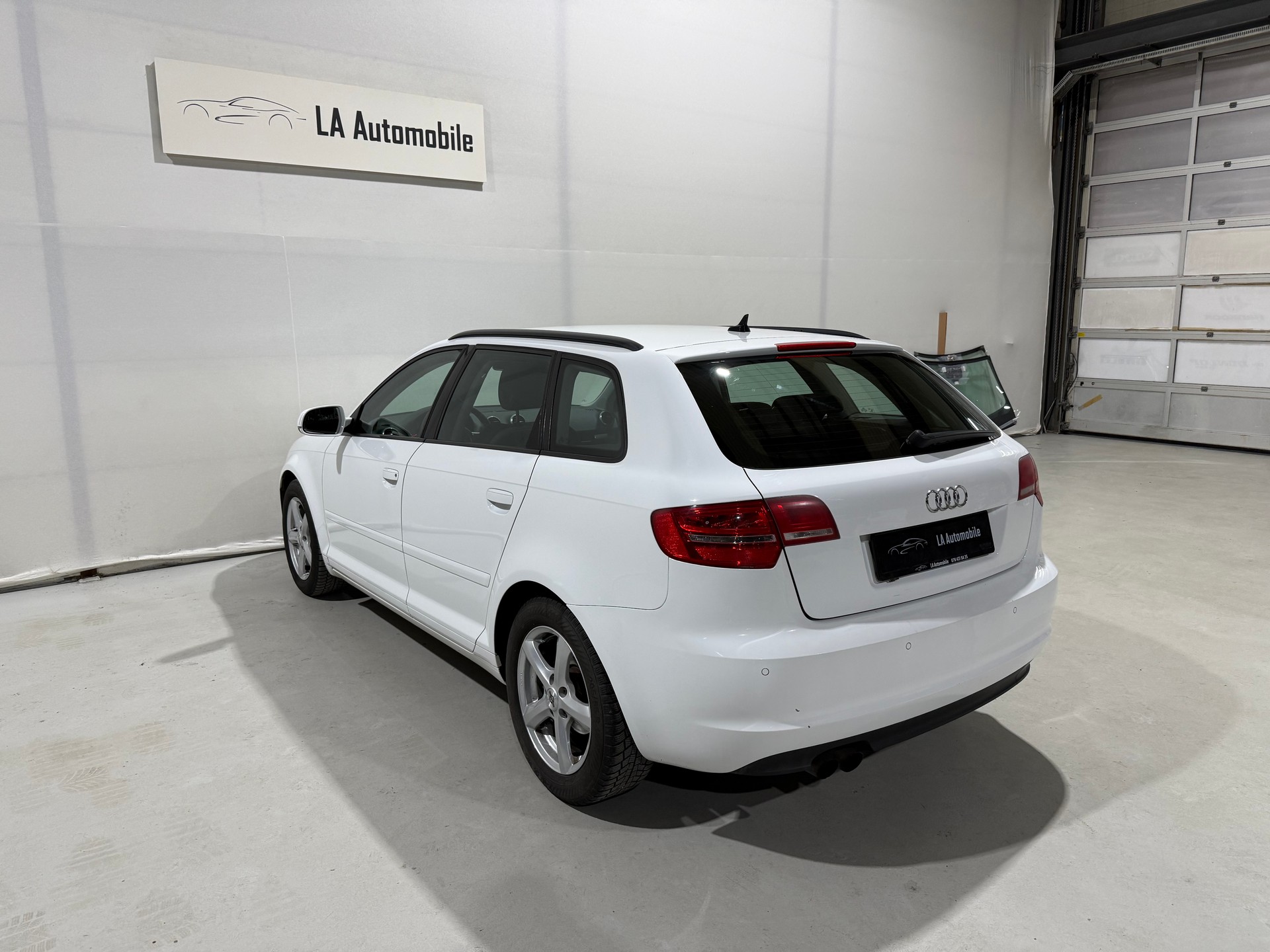 AUDI A3 Sportback 1.8 TFSI Ambition-image-8