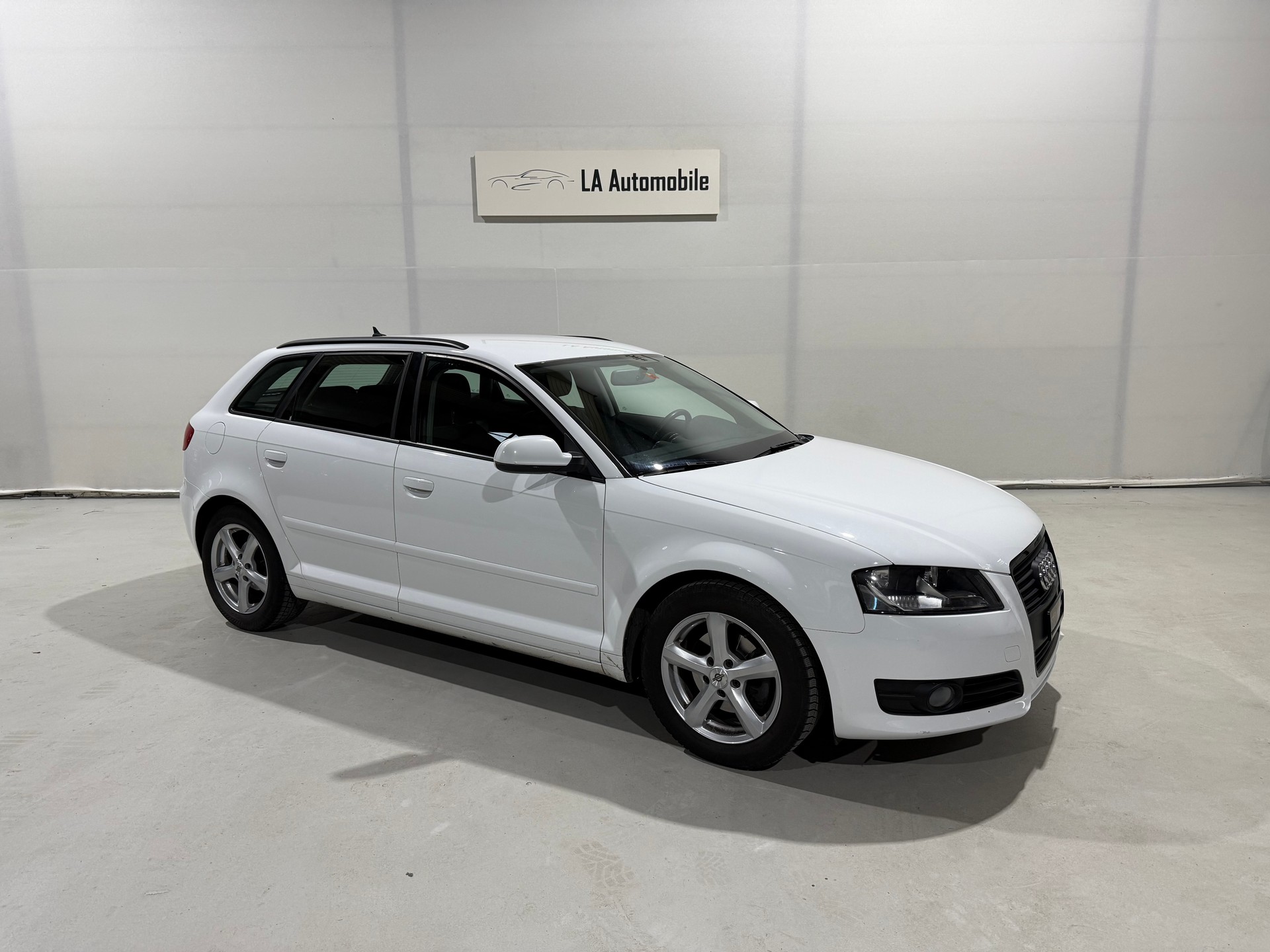 AUDI A3 Sportback 1.8 TFSI Ambition-image-5