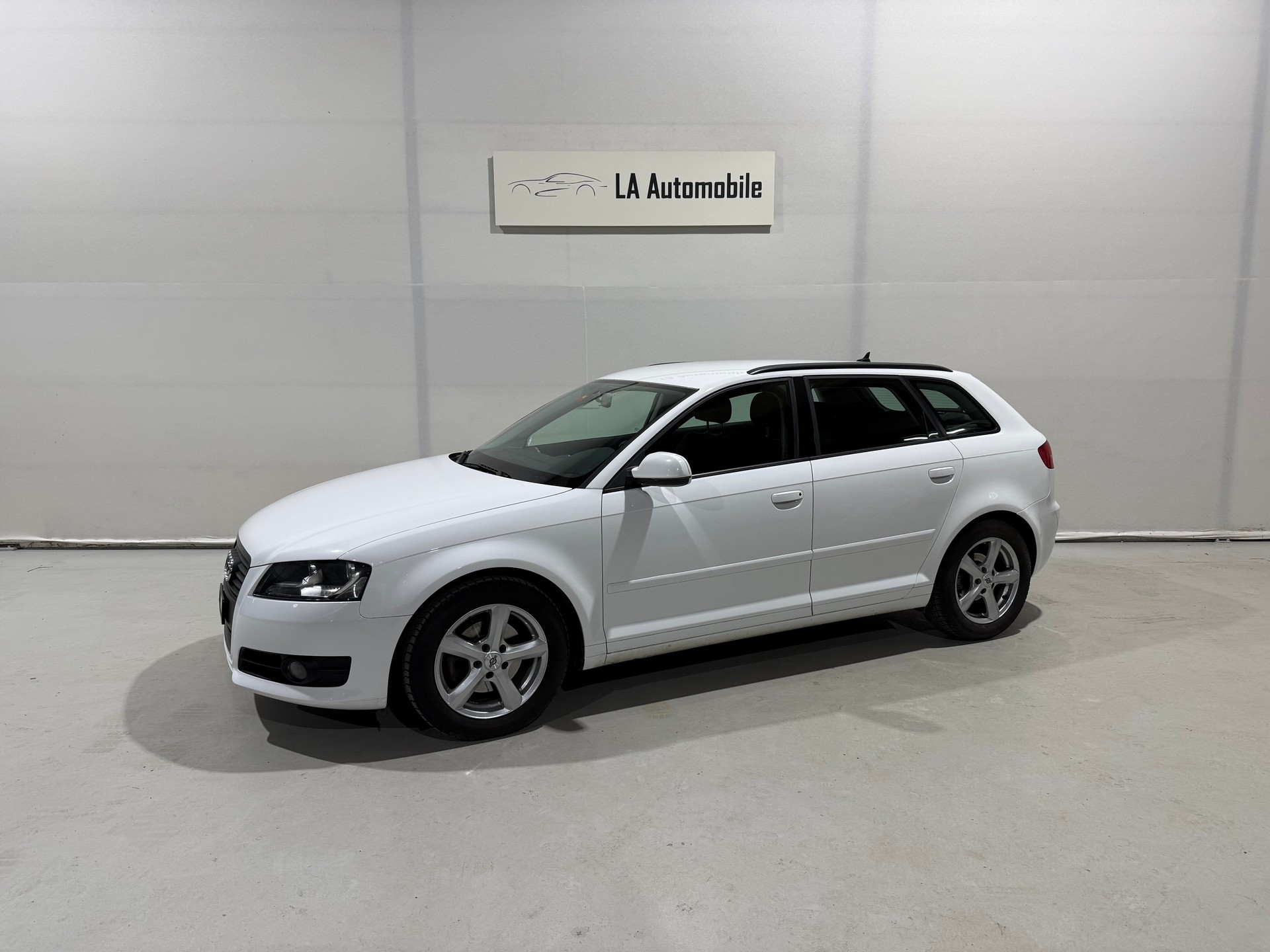 AUDI A3 Sportback 1.8 TFSI Ambition-image-1