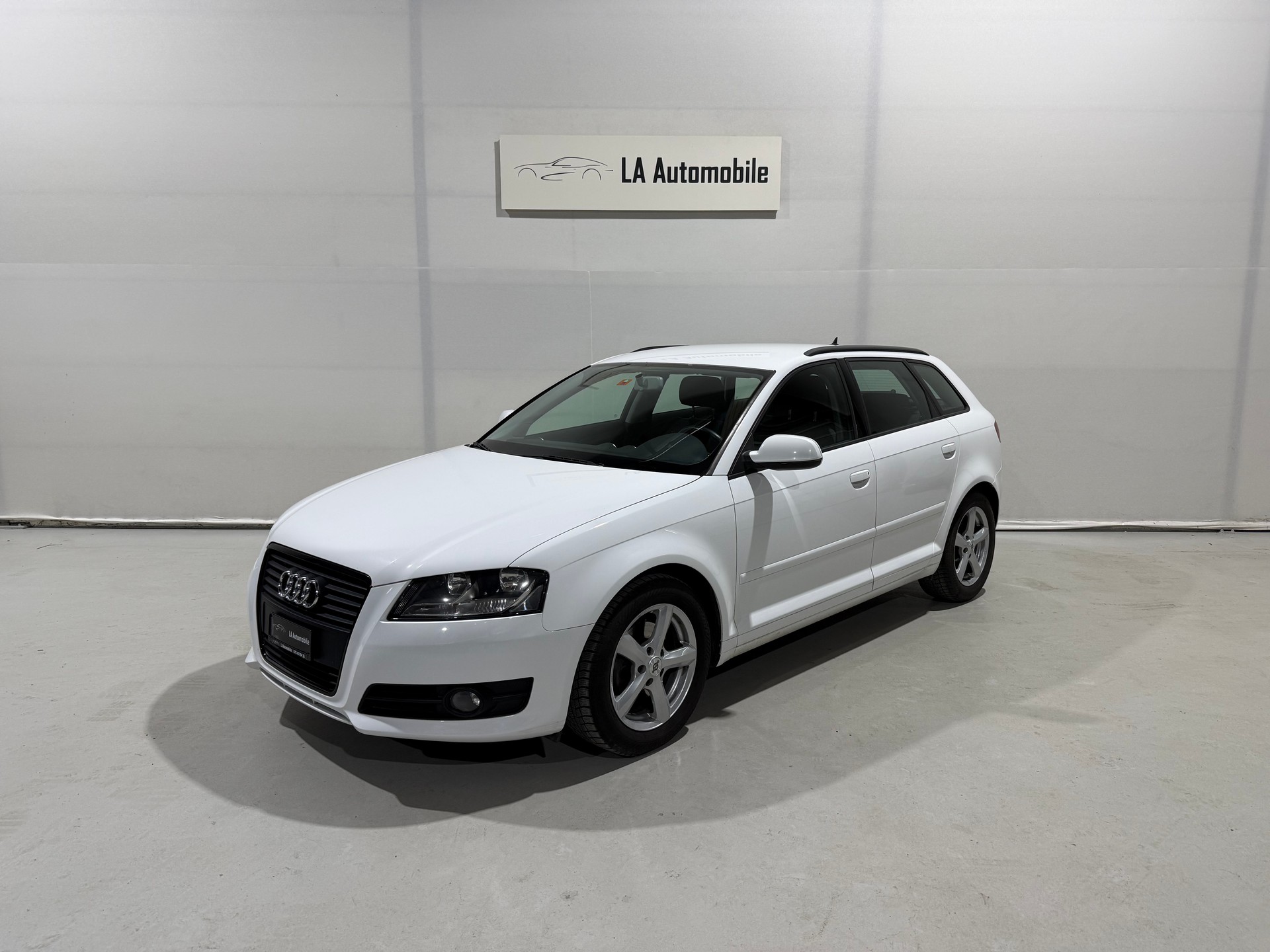 AUDI A3 Sportback 1.8 TFSI Ambition-image-0