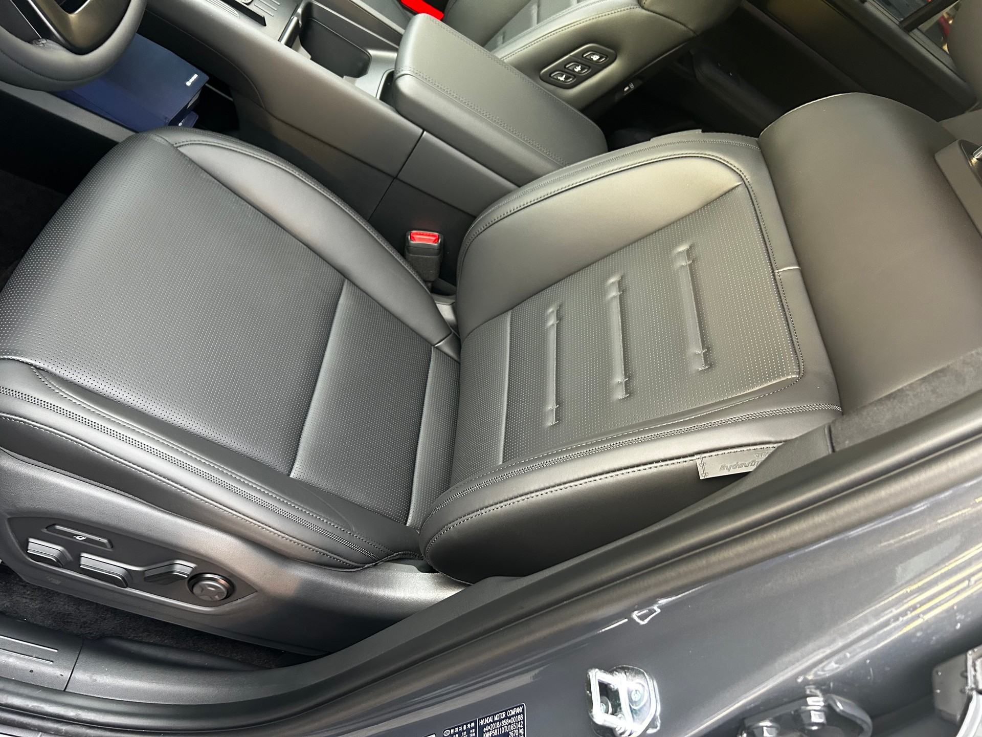 HYUNDAI Santa Fe 1.6 T-GDi HEV Calligraphy 4WD Automatic Swiss Edition-image-12