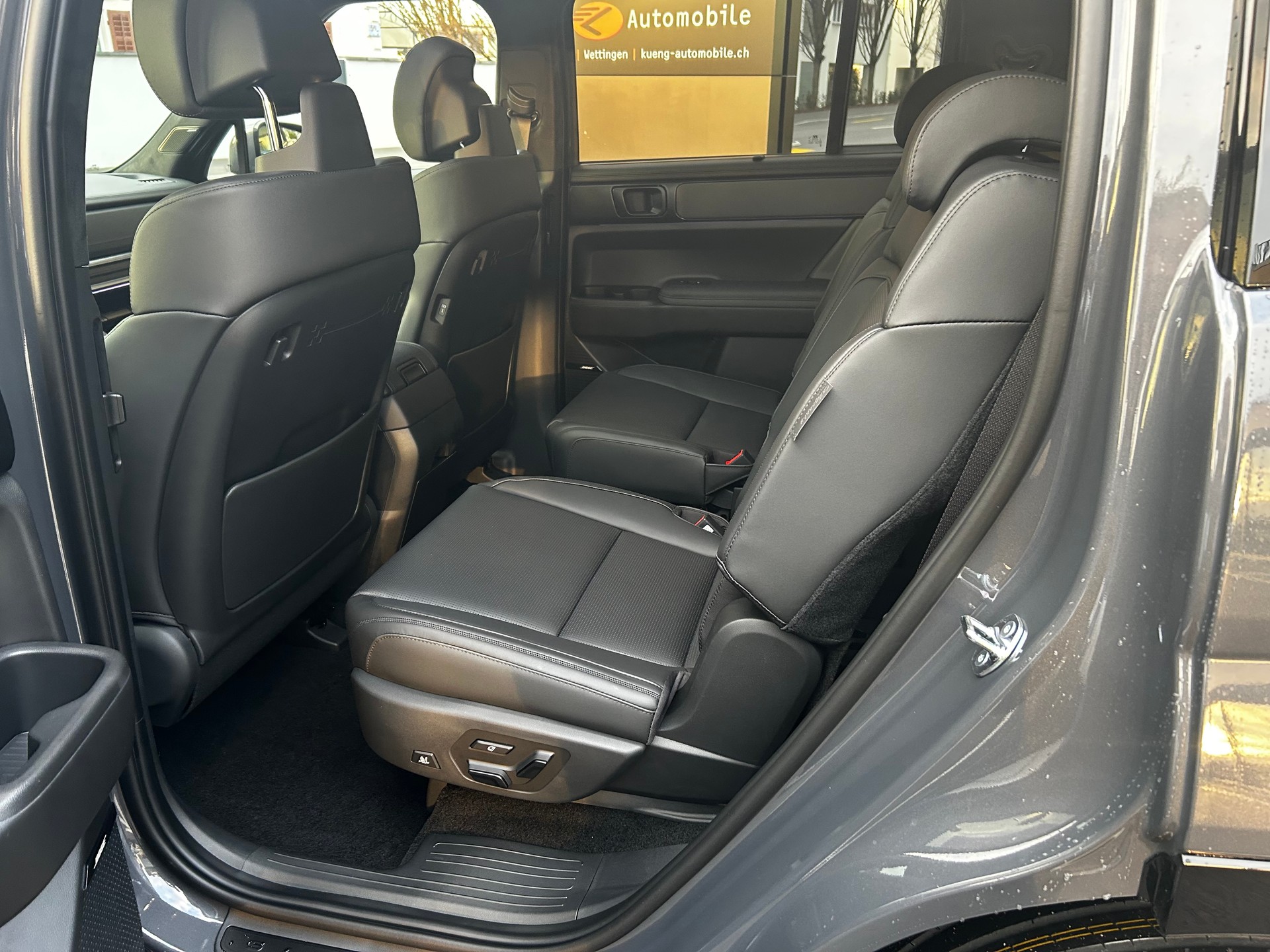 HYUNDAI Santa Fe 1.6 T-GDi HEV Calligraphy 4WD Automatic Swiss Edition-image-15
