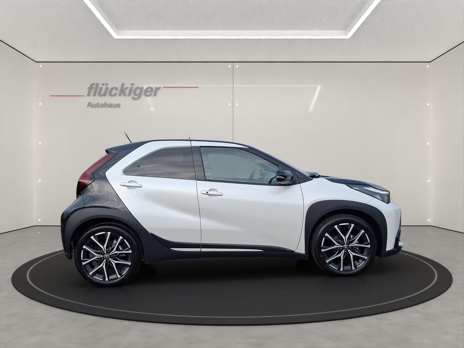 TOYOTA Aygo X 1.5 VVT-i HSD GR Sport-showroom-element-3