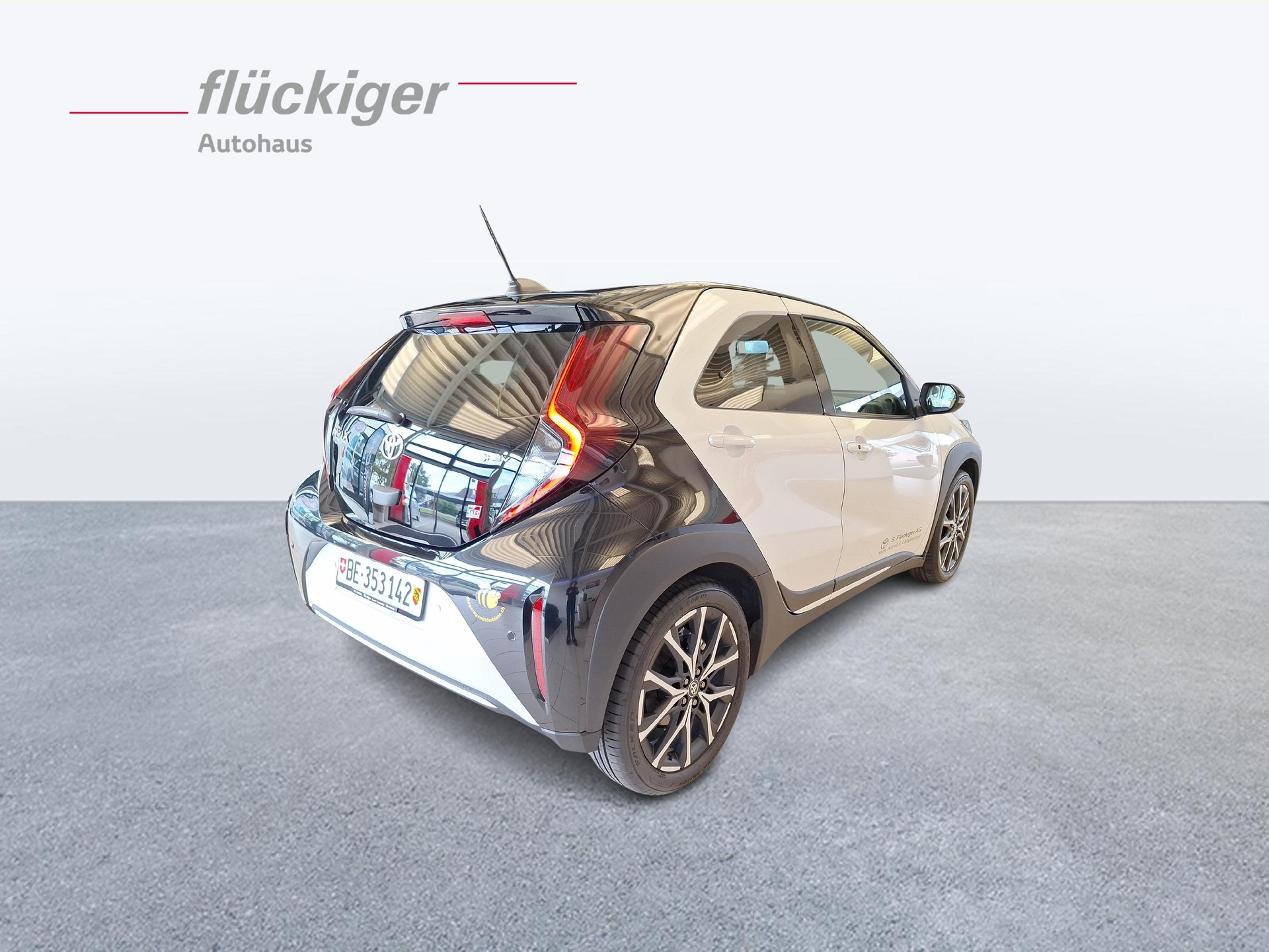 TOYOTA Aygo X 1.5 VVT-i HSD GR Sport-image-4