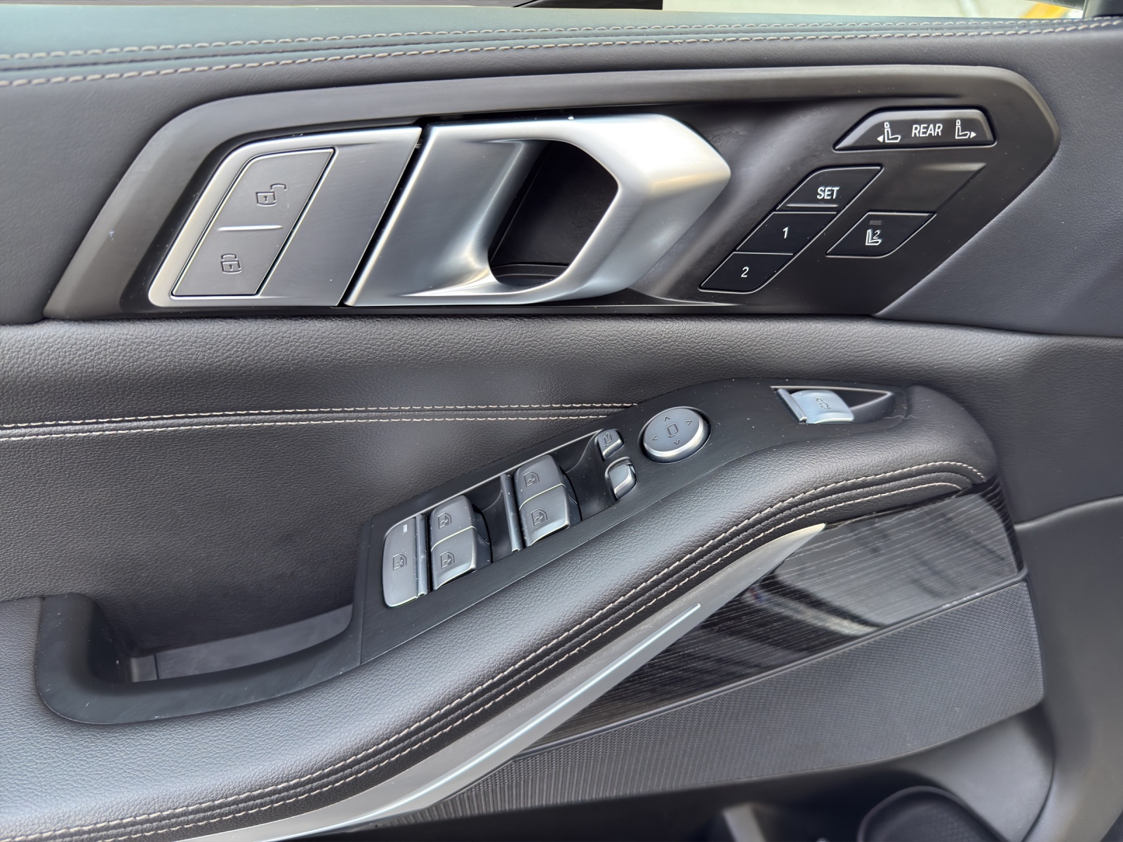 BMW X7 xDrive 48V 40d Steptronic-image-11