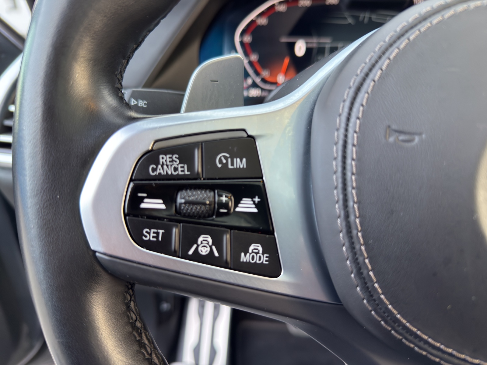 BMW X7 xDrive 48V 40d Steptronic-image-23