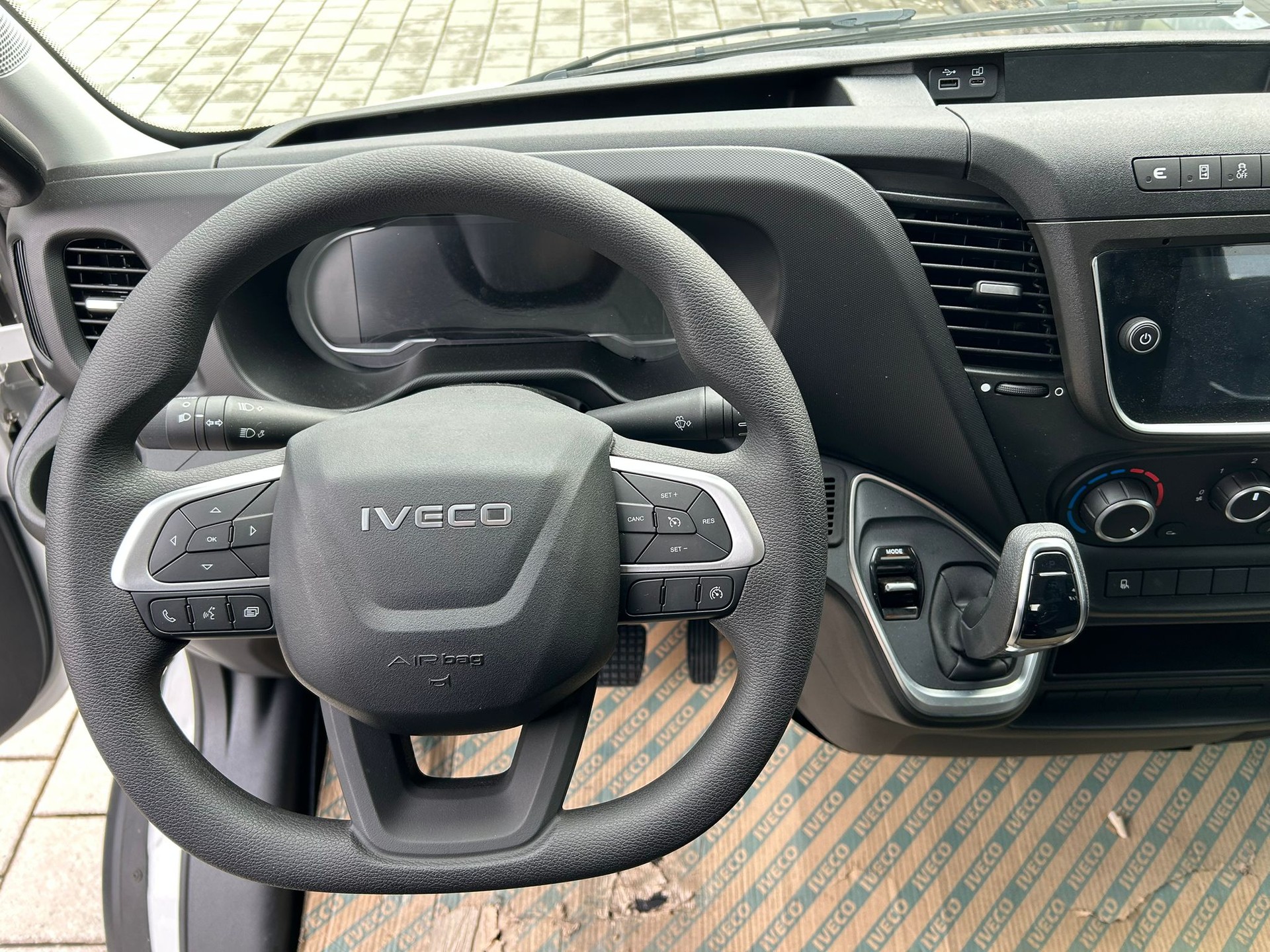 IVECO 35 S 16 H3.0 A8 D 3450-image-9