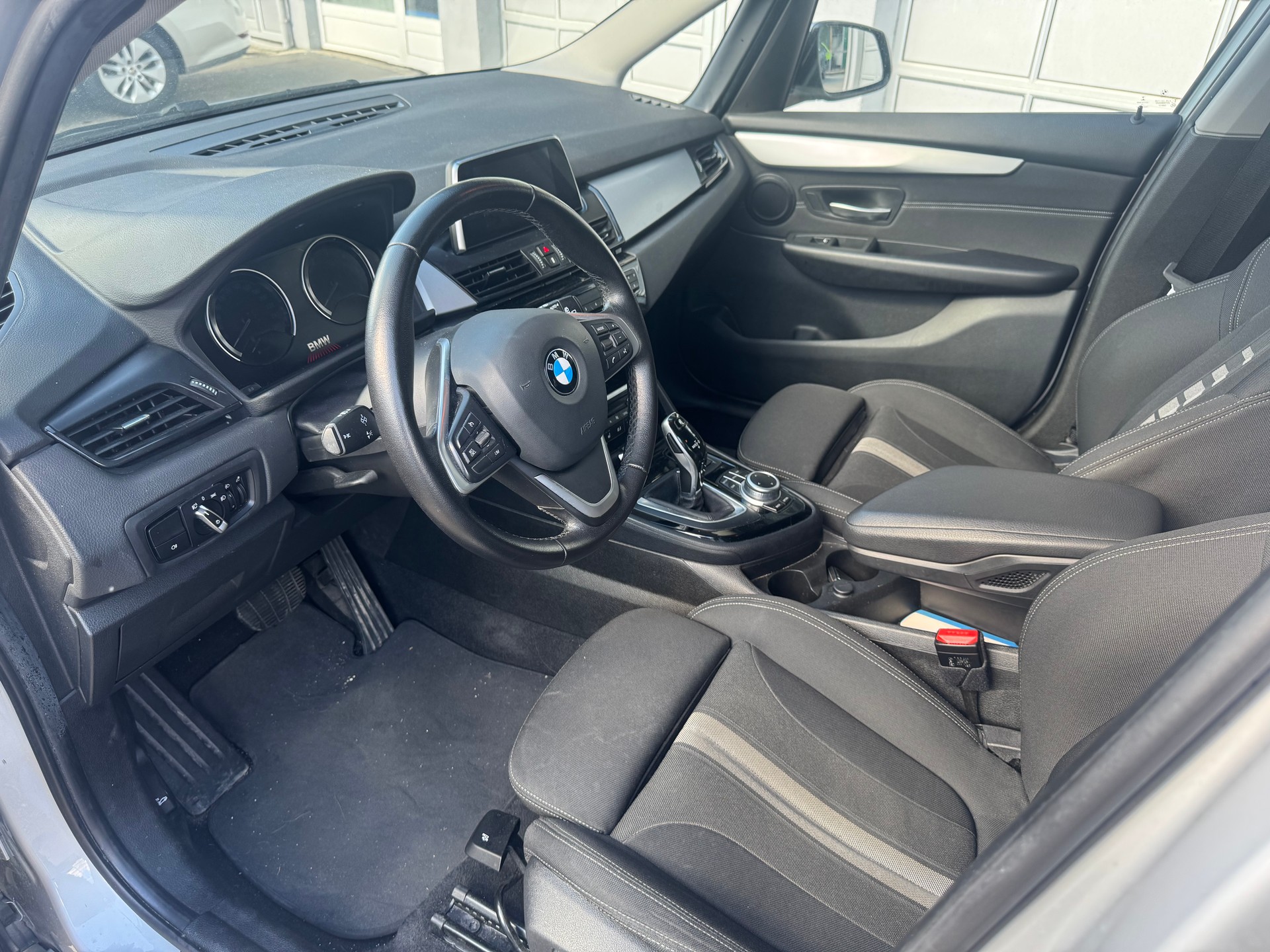 BMW 216d Gran Tourer DKG-image-8