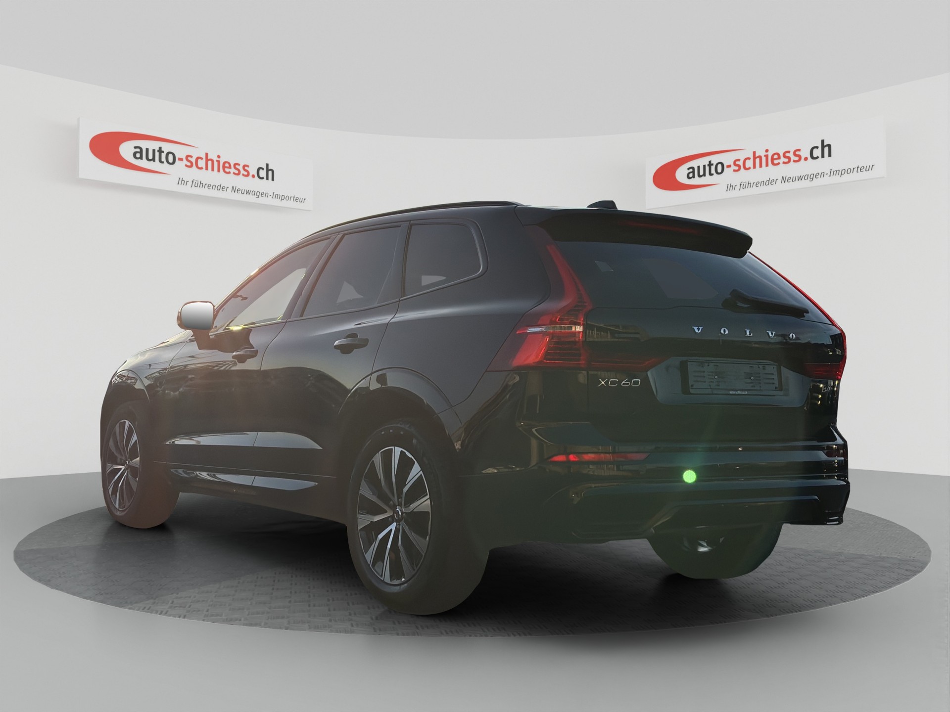 VOLVO XC60 B4 AWD Plus Dark Geartronic-image-2