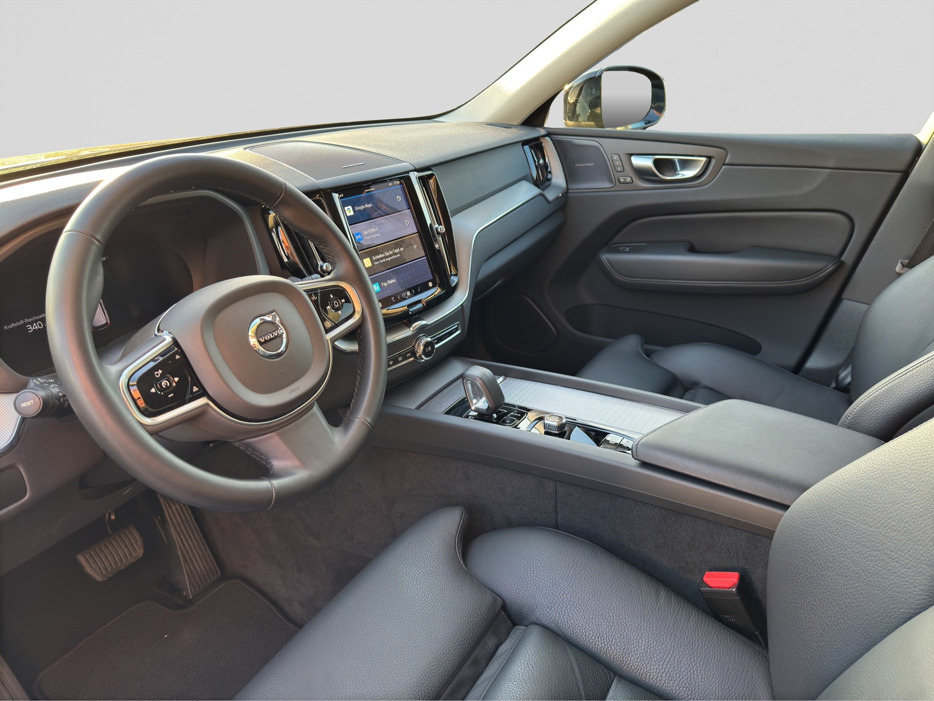 VOLVO XC60 B4 AWD Plus Dark Geartronic-image-8
