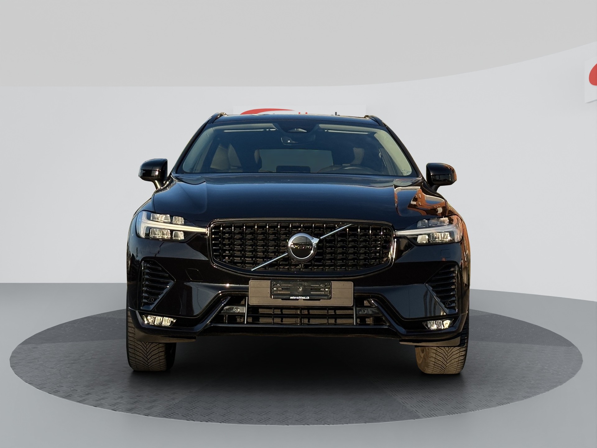 VOLVO XC60 B4 AWD Plus Dark Geartronic-image-1