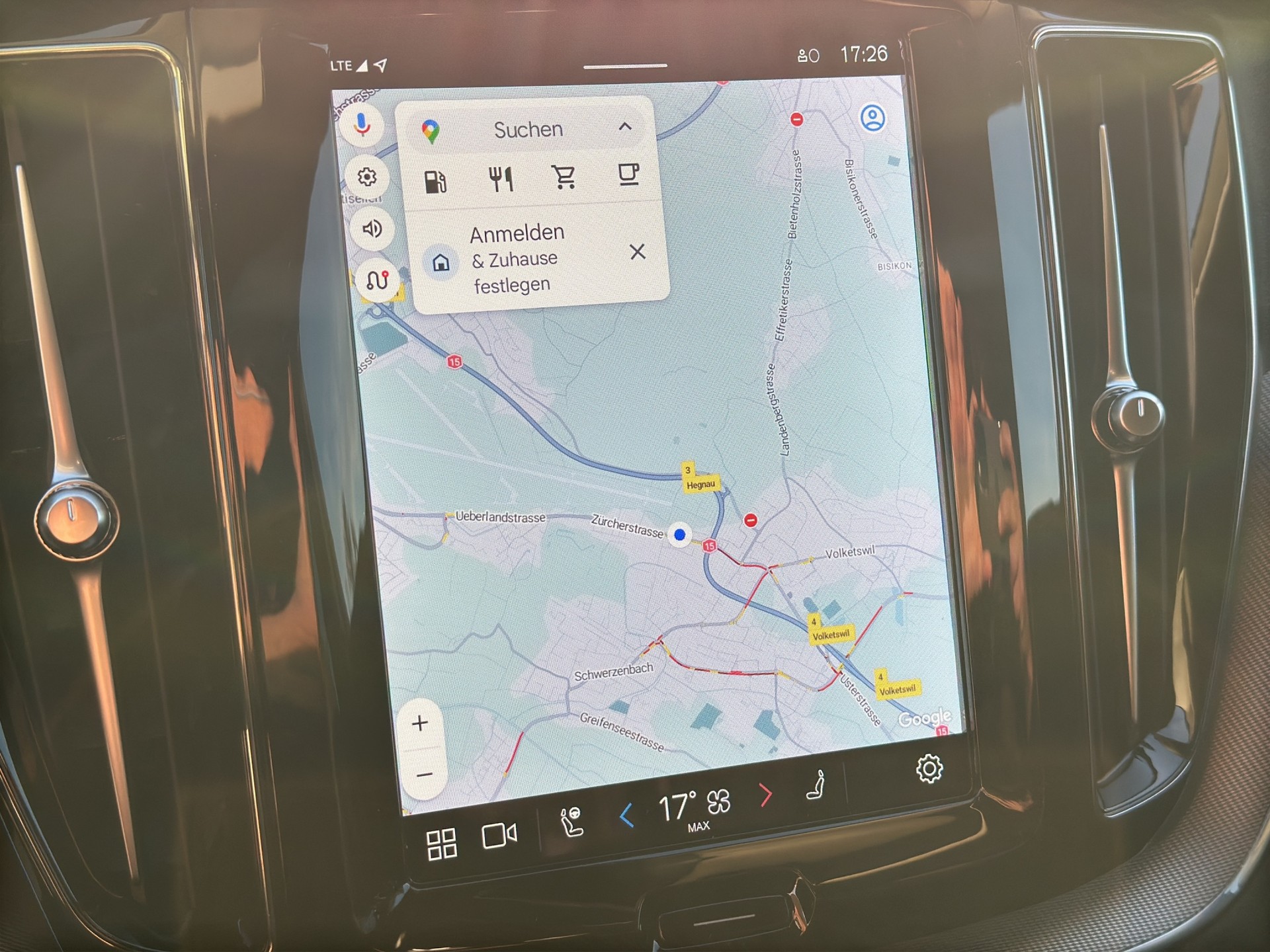 VOLVO XC60 B4 AWD Plus Dark Geartronic-image-12