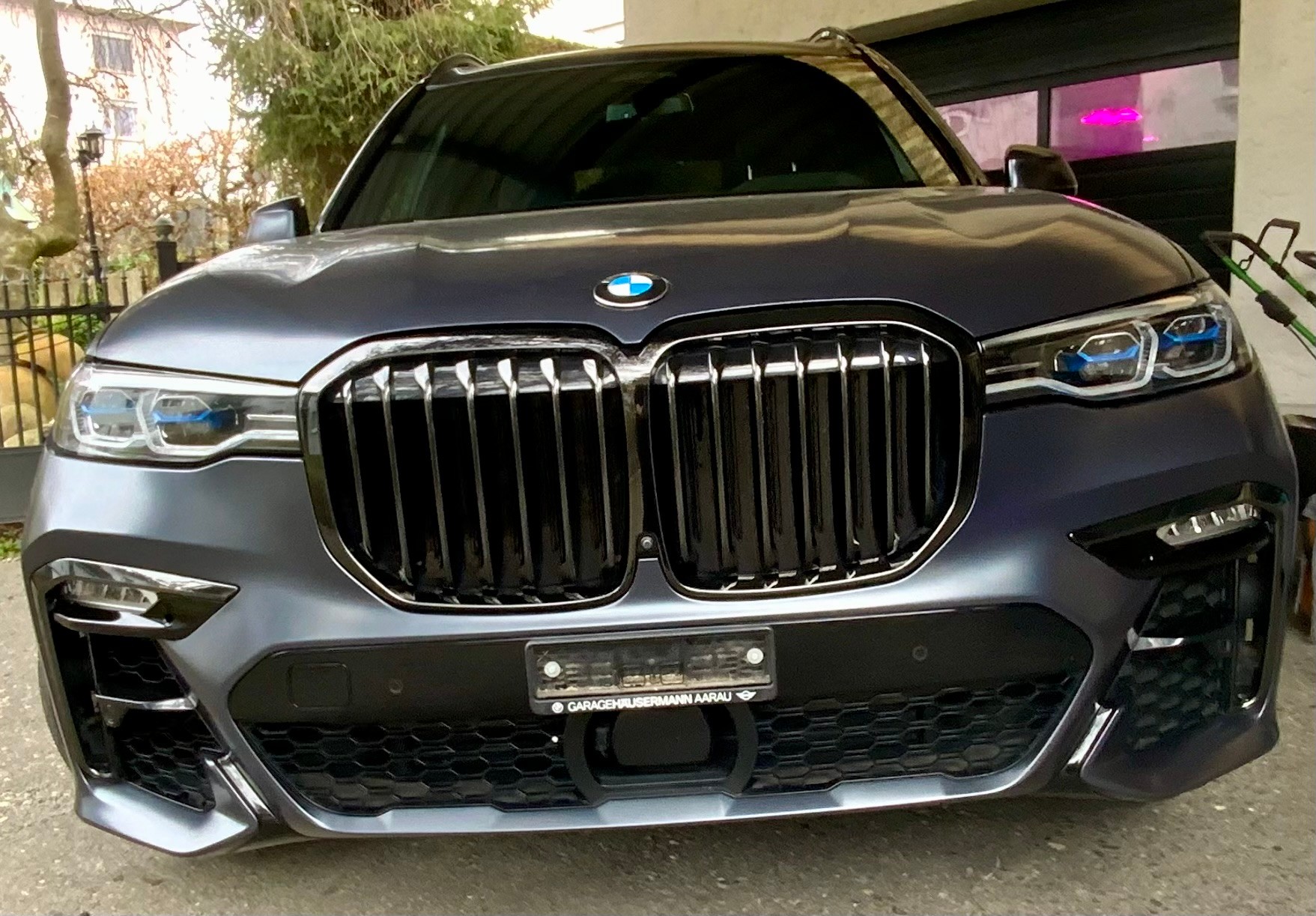 BMW Dark Shadow M50i Steptronic xDrive, weltweit auf 500 Stk. limitiert-image-0