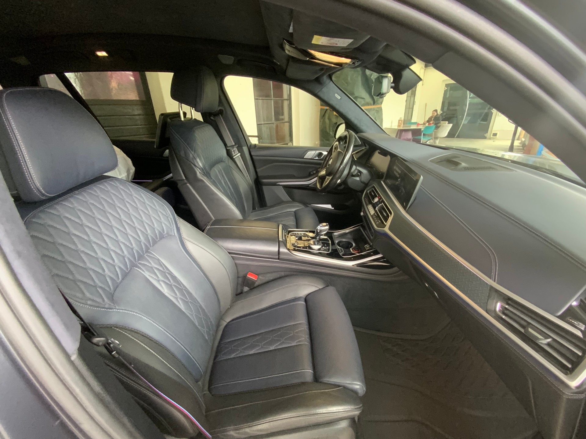 BMW Dark Shadow M50i Steptronic xDrive, weltweit auf 500 Stk. limitiert-image-2