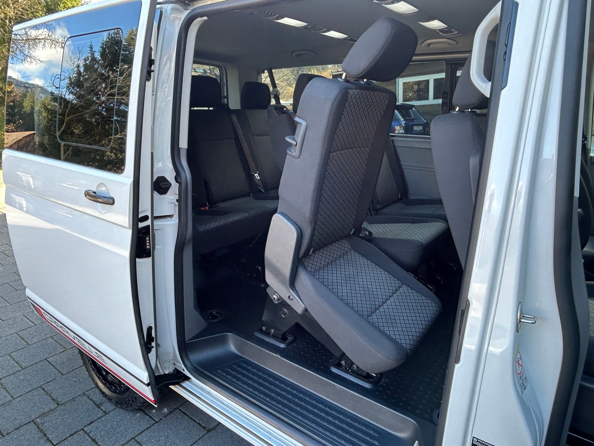 VW T6.1 2.0 TDI Caravelle 4Motion Trendline-image-12