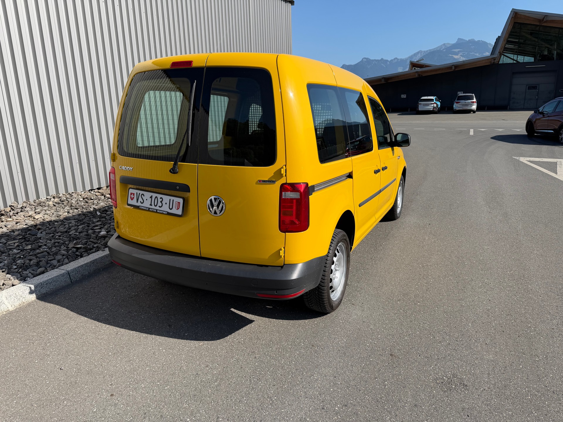 VW Caddy 2.0TDI 4Motion BlueMotion DSG AUTOMATIQUE-image-5