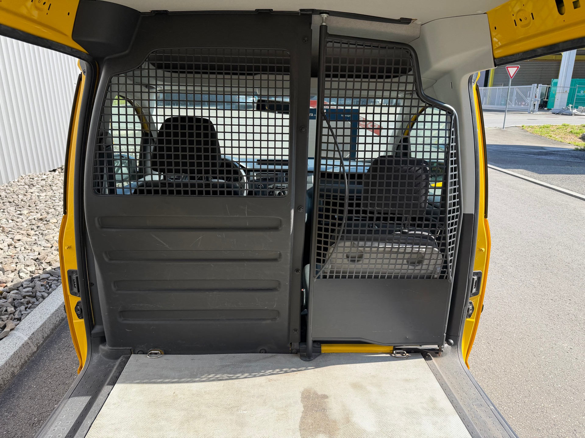 VW Caddy 2.0TDI 4Motion BlueMotion DSG AUTOMATIQUE-image-18