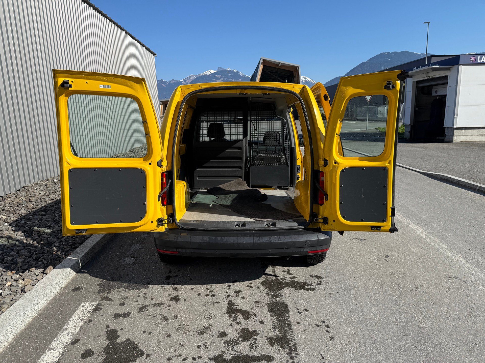 VW Caddy 2.0TDI 4Motion BlueMotion Technology DSG-image-11