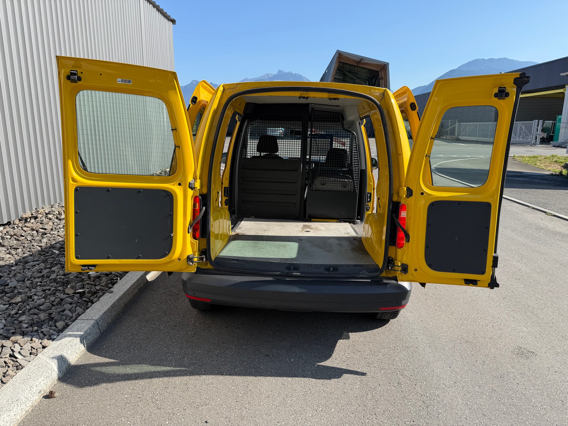 VW Caddy 2.0TDI 4Motion BlueMotion DSG AUTOMATIQUE-image-10