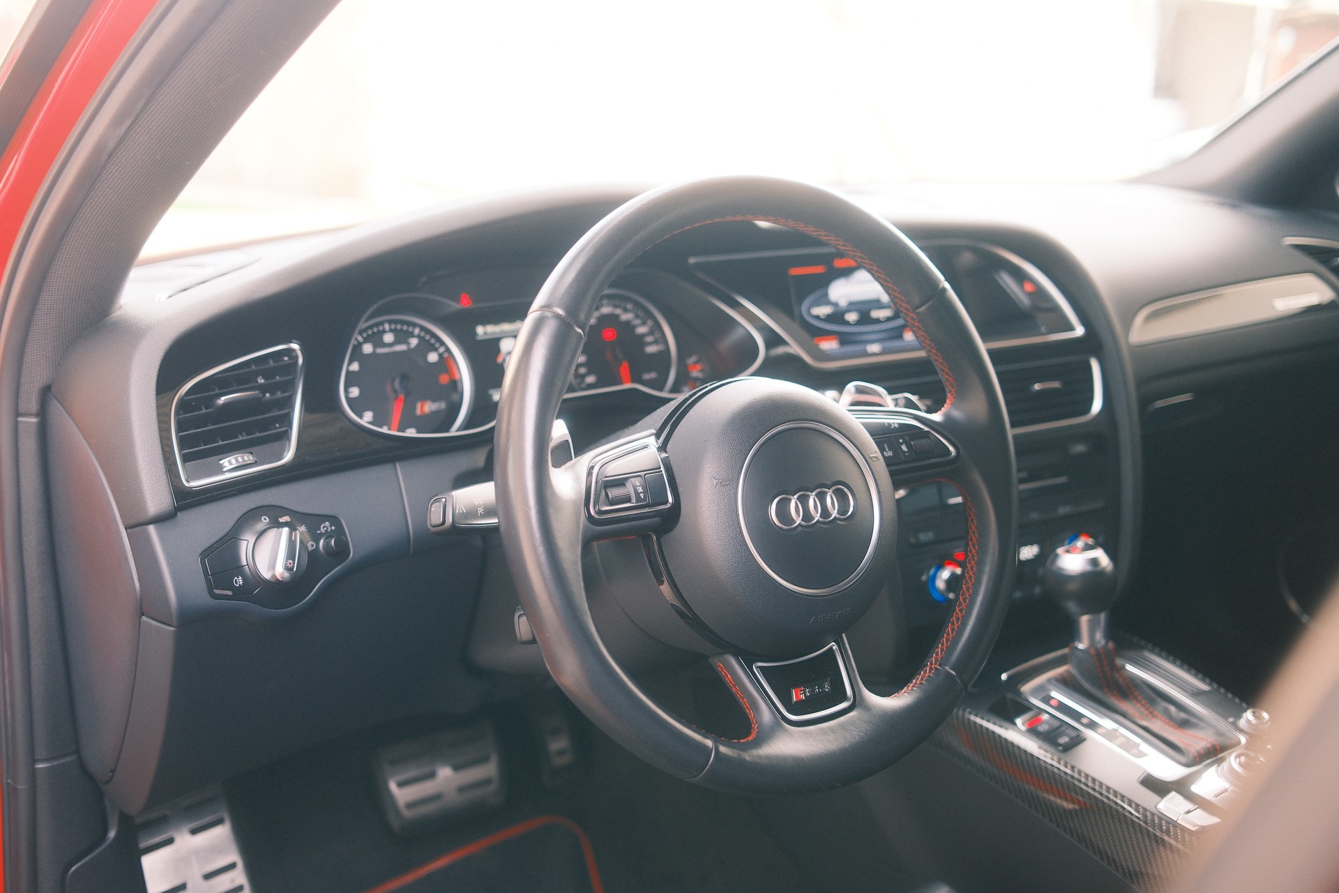 AUDI RS4 Avant 4.2 FSI V8 quattro S-tronic-image-4