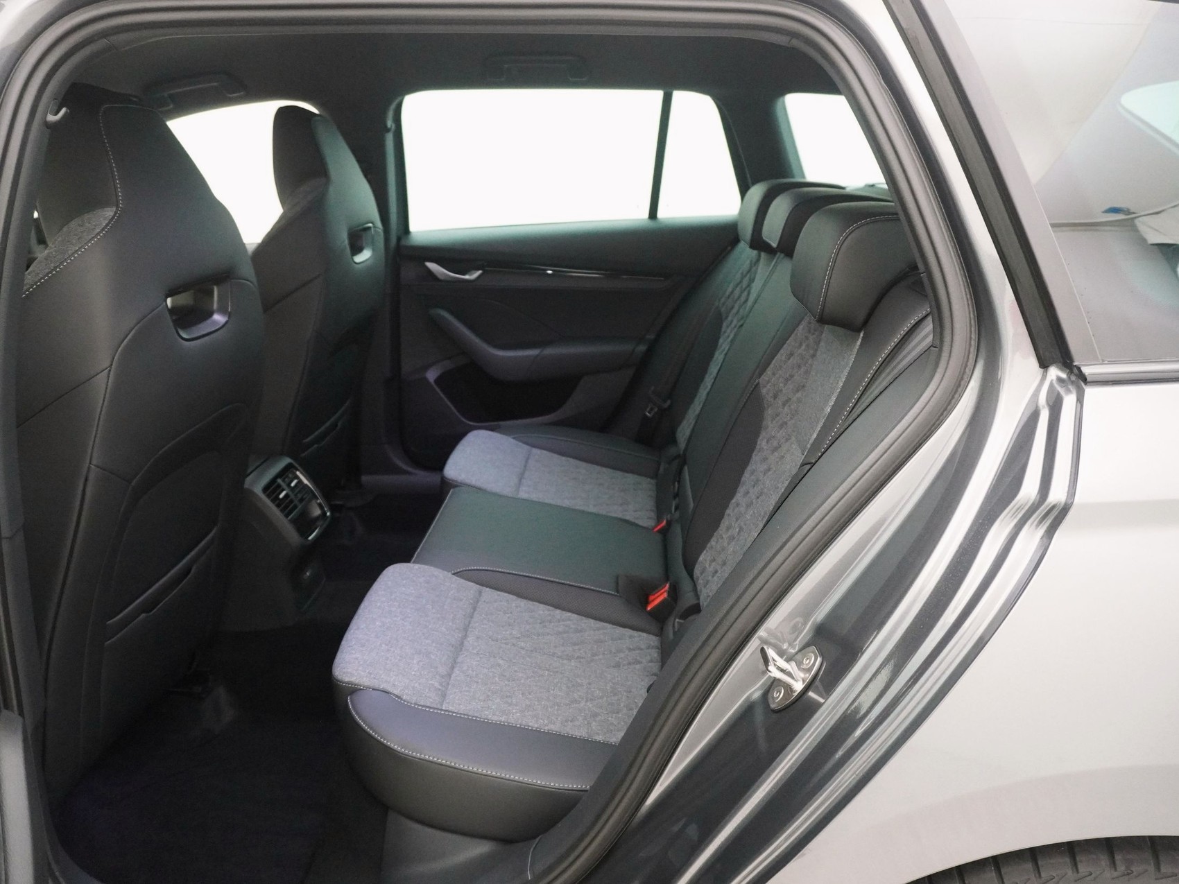 SKODA Octavia 2.0 TDI SportLine DSG-image-14