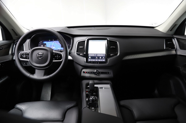 VOLVO XC90 T8 eAWD Xcentric-image-9