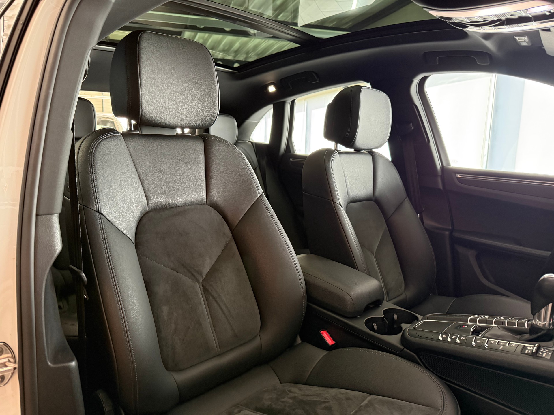 PORSCHE Macan 2.0-image-23