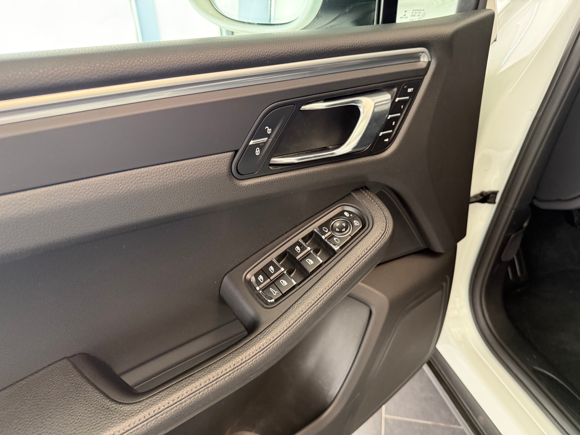 PORSCHE Macan 2.0-image-11