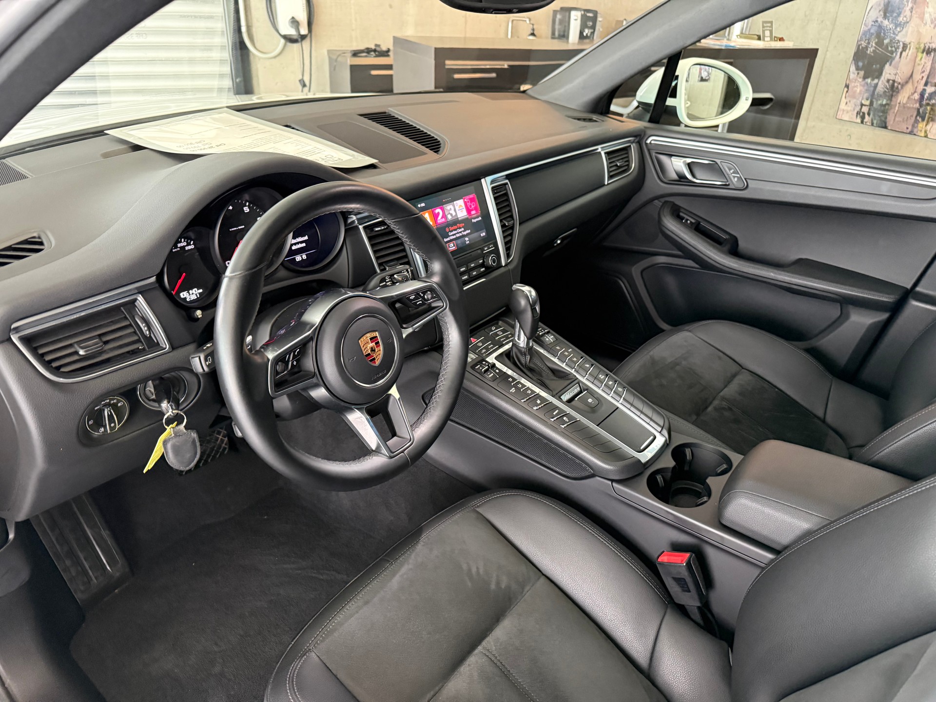 PORSCHE Macan 2.0-image-9