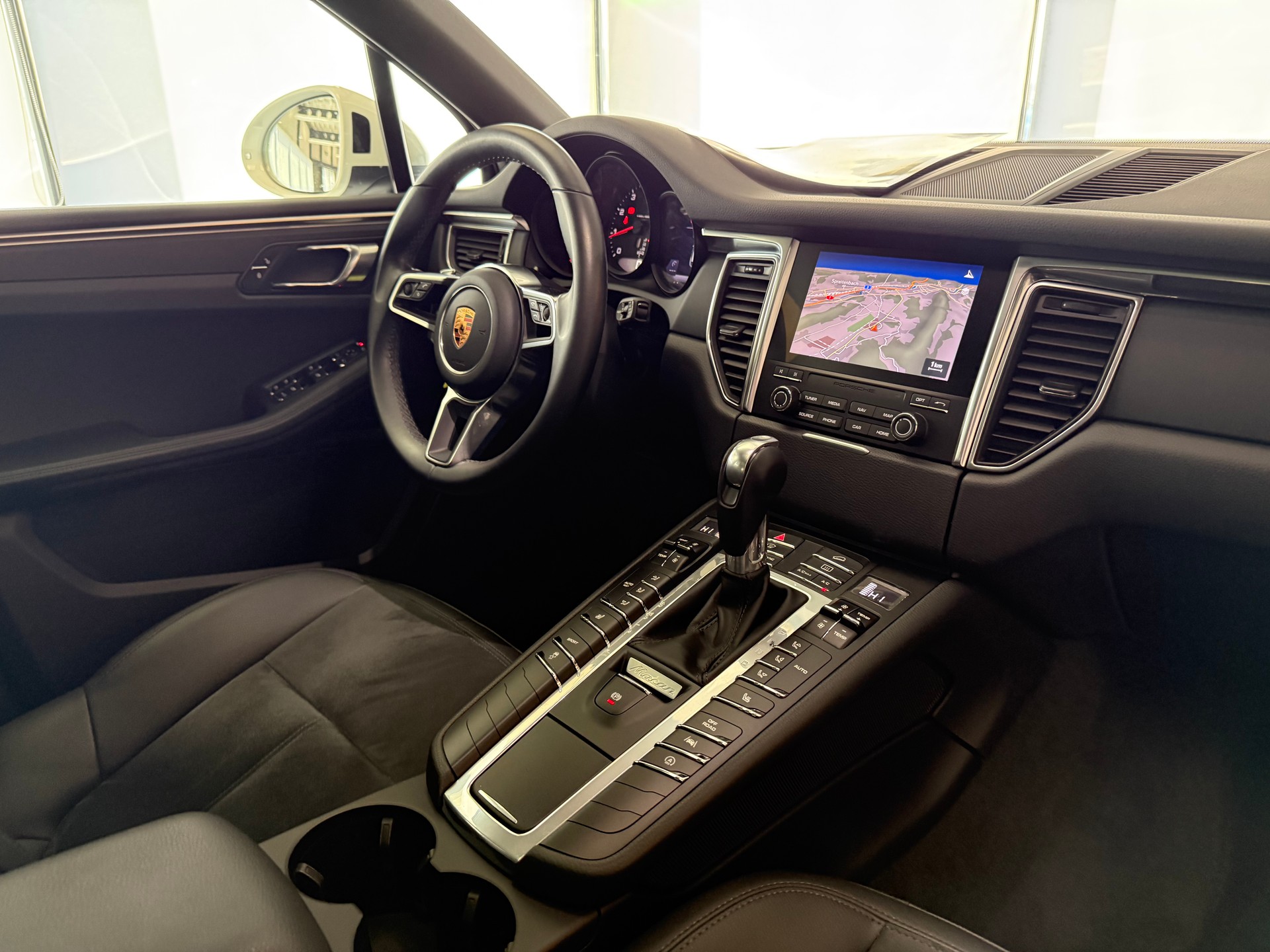 PORSCHE Macan 2.0-image-22