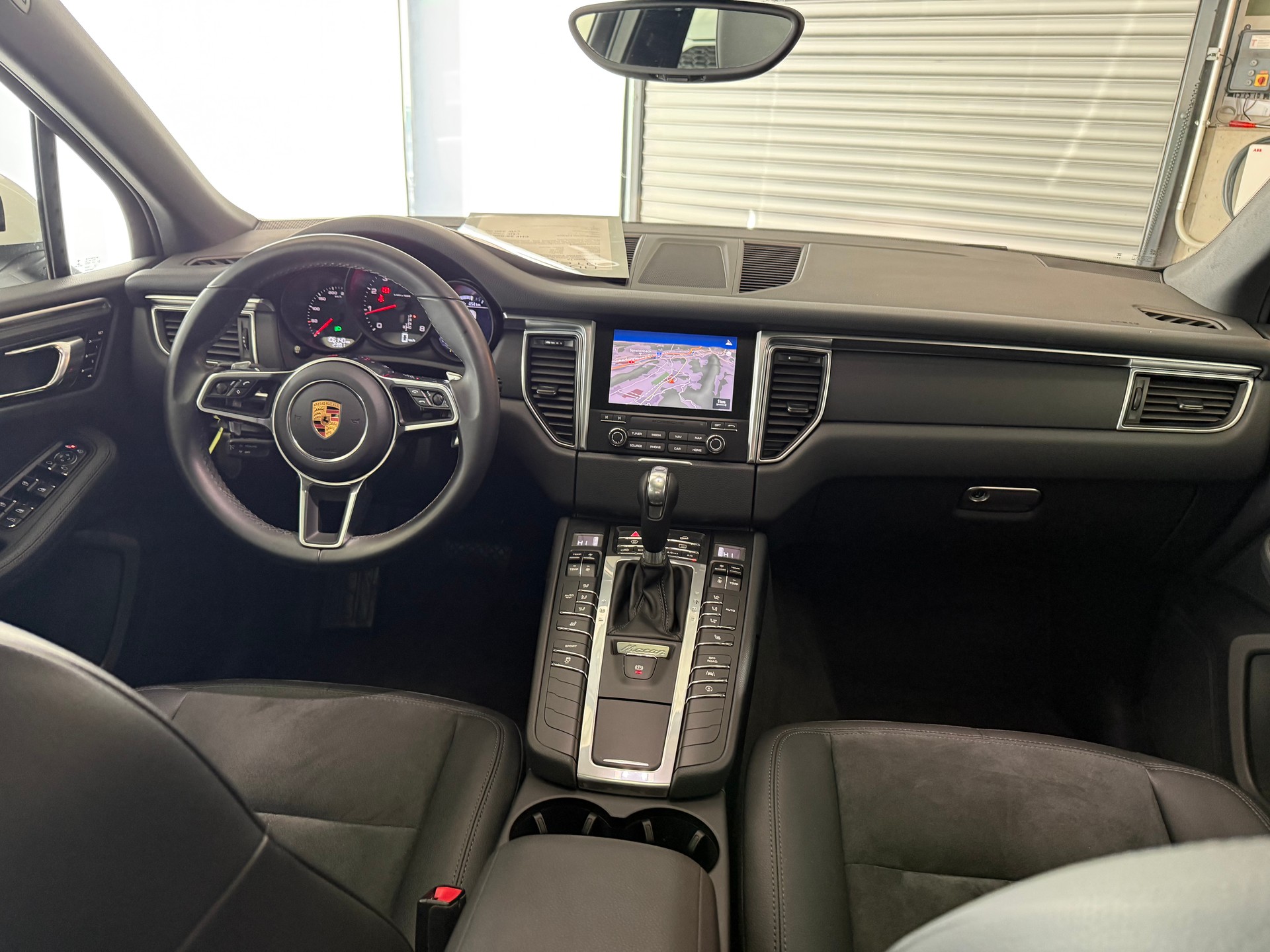 PORSCHE Macan 2.0-image-20