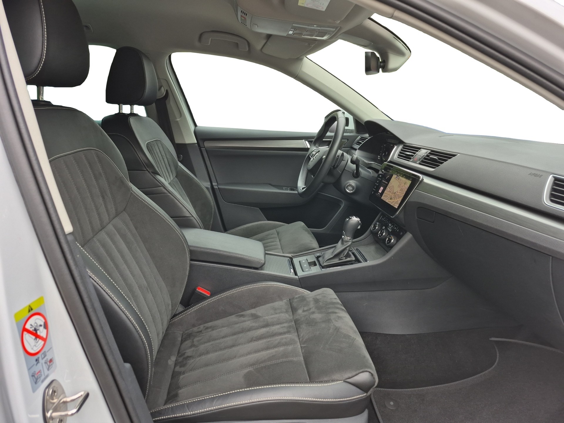 SKODA Superb Combi 2.0 TDi Style DSG *Anhängerkupplung*-image-6