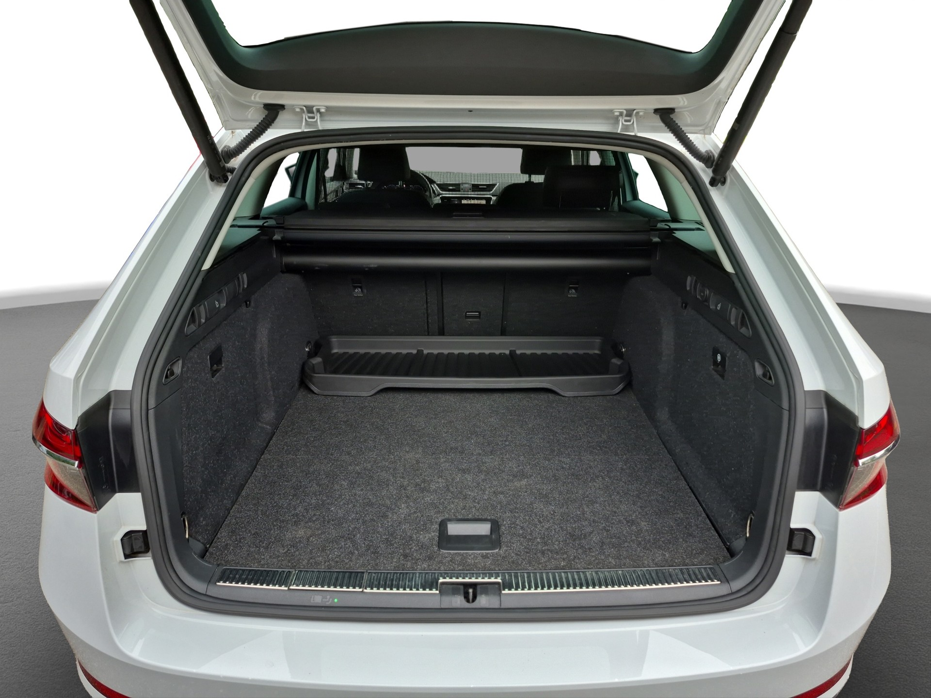 SKODA Superb Combi 2.0 TDi Style DSG *Anhängerkupplung*-image-11