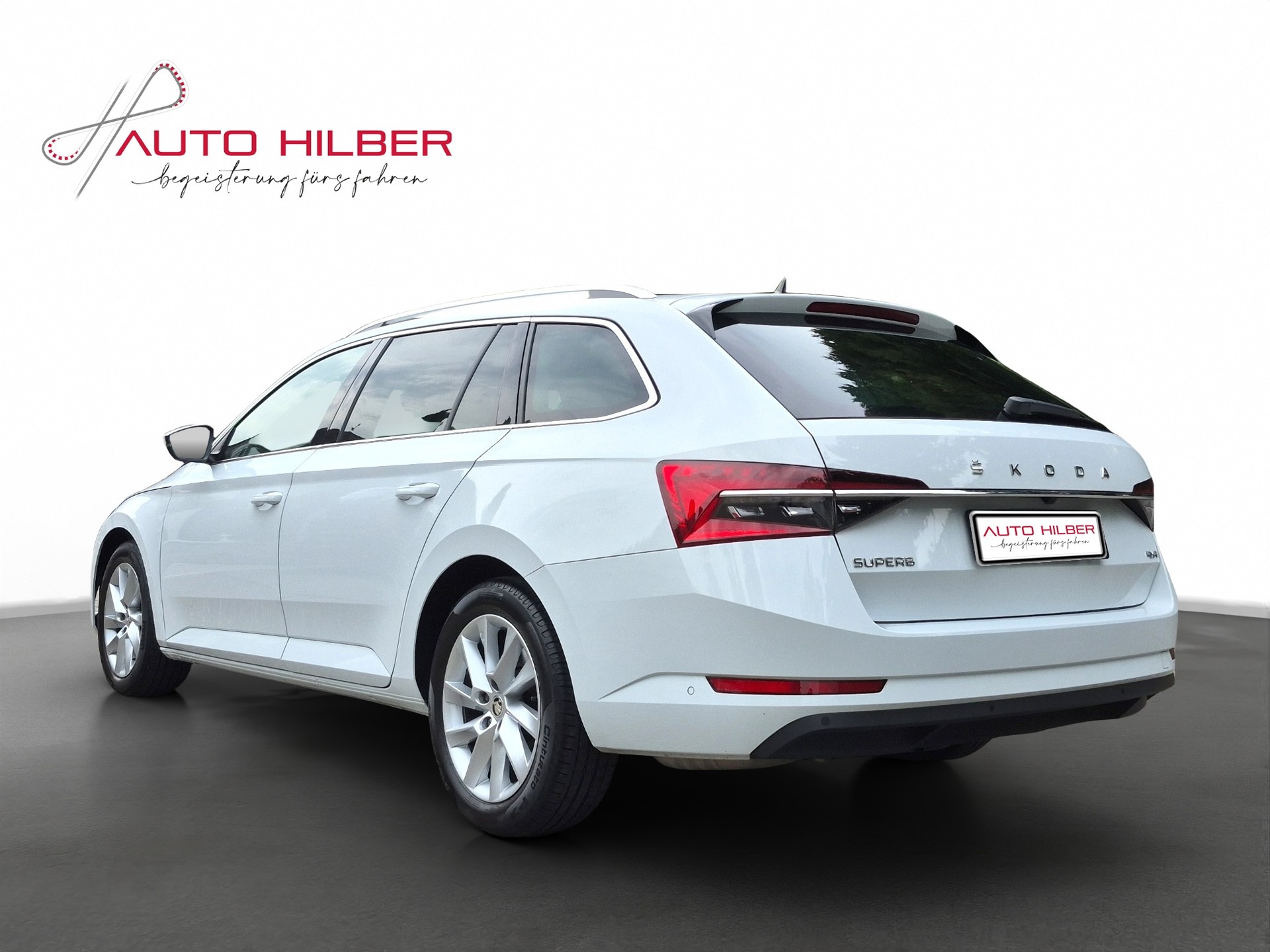 SKODA Superb Combi 2.0 TDi Style DSG *Anhängerkupplung*-image-3