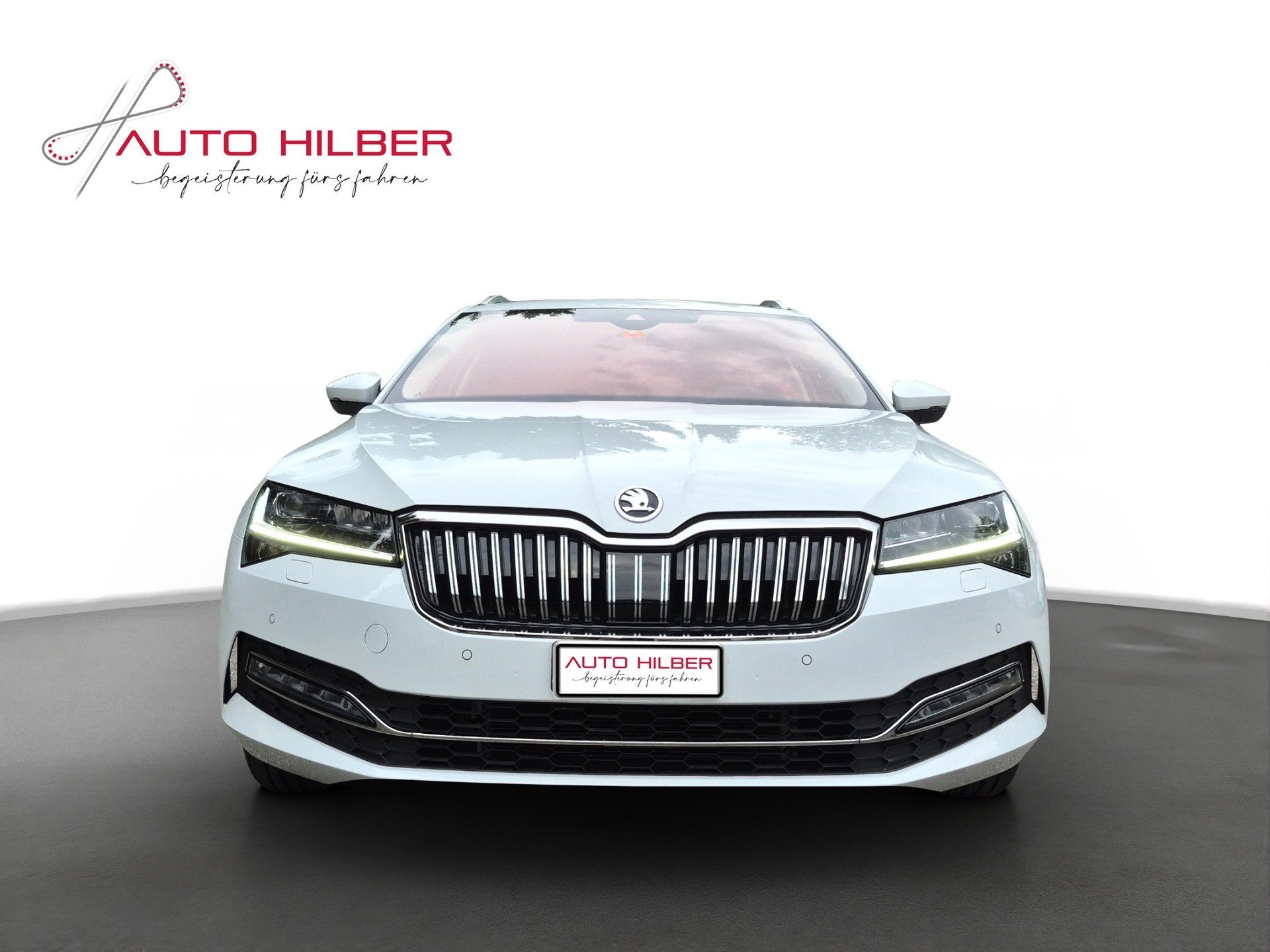 SKODA Superb Combi 2.0 TDi Style DSG *Anhängerkupplung*-image-1