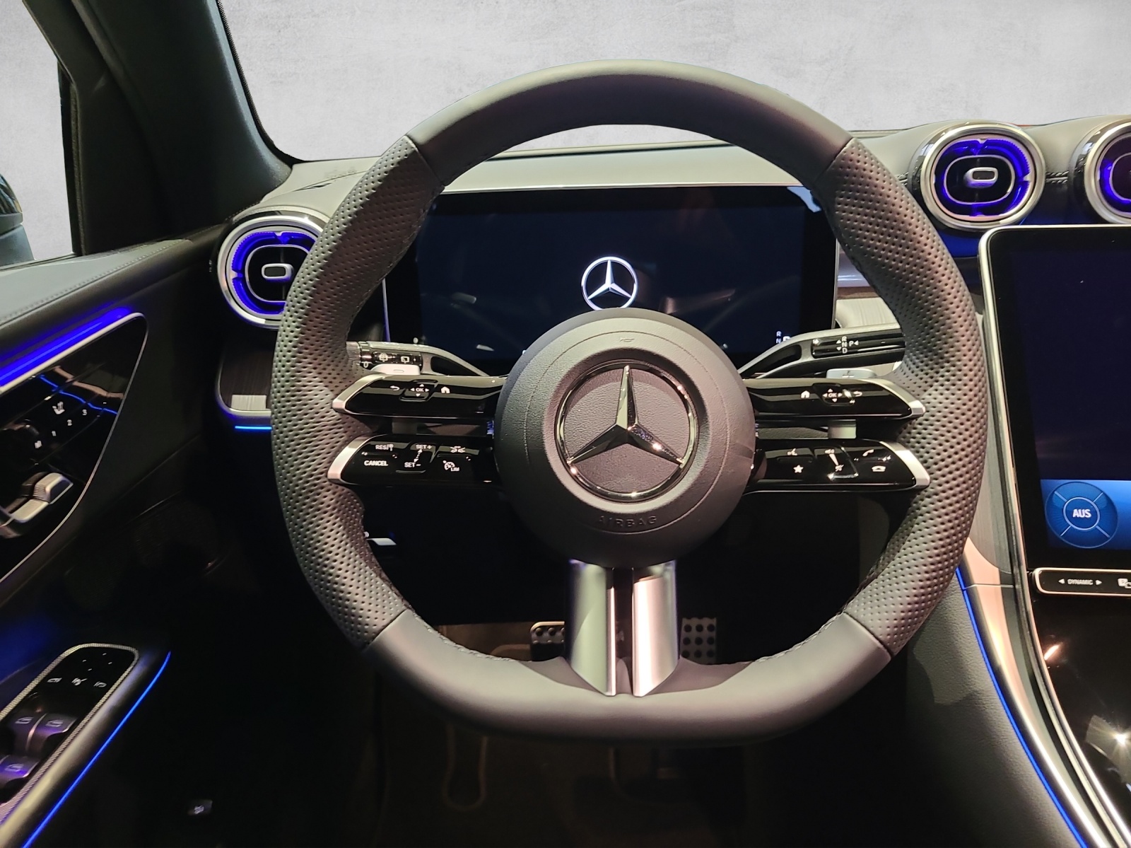MERCEDES-BENZ GLC 200 4Matic 9G-Tronic-image-12