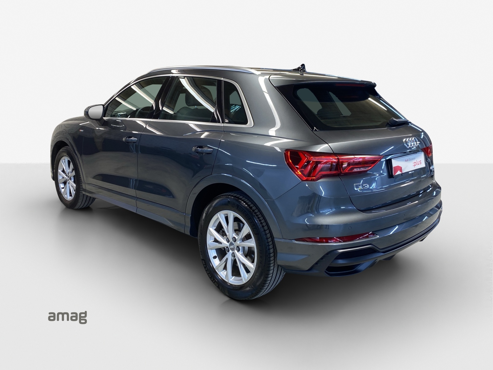 AUDI Q3 45 TFSI S line quattro S-tronic-image-2