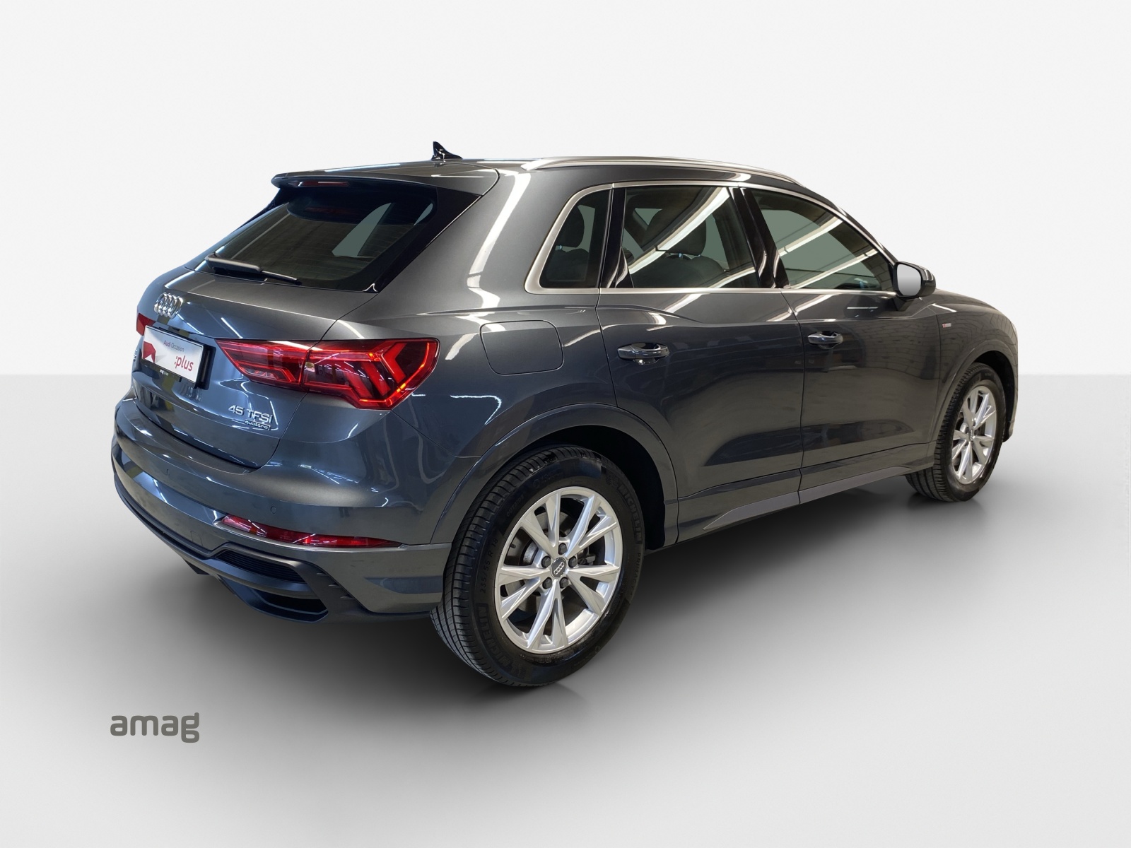 AUDI Q3 45 TFSI S line quattro S-tronic-image-4