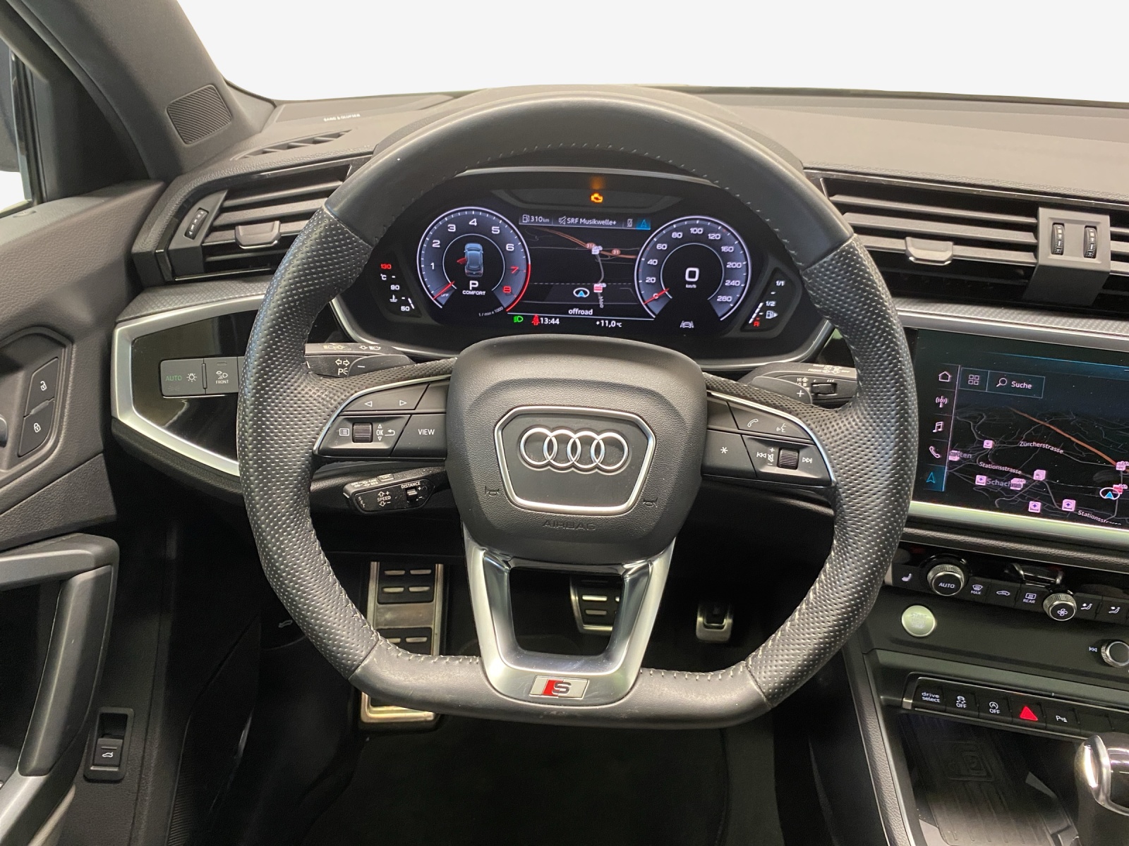 AUDI Q3 45 TFSI S line quattro S-tronic-image-9