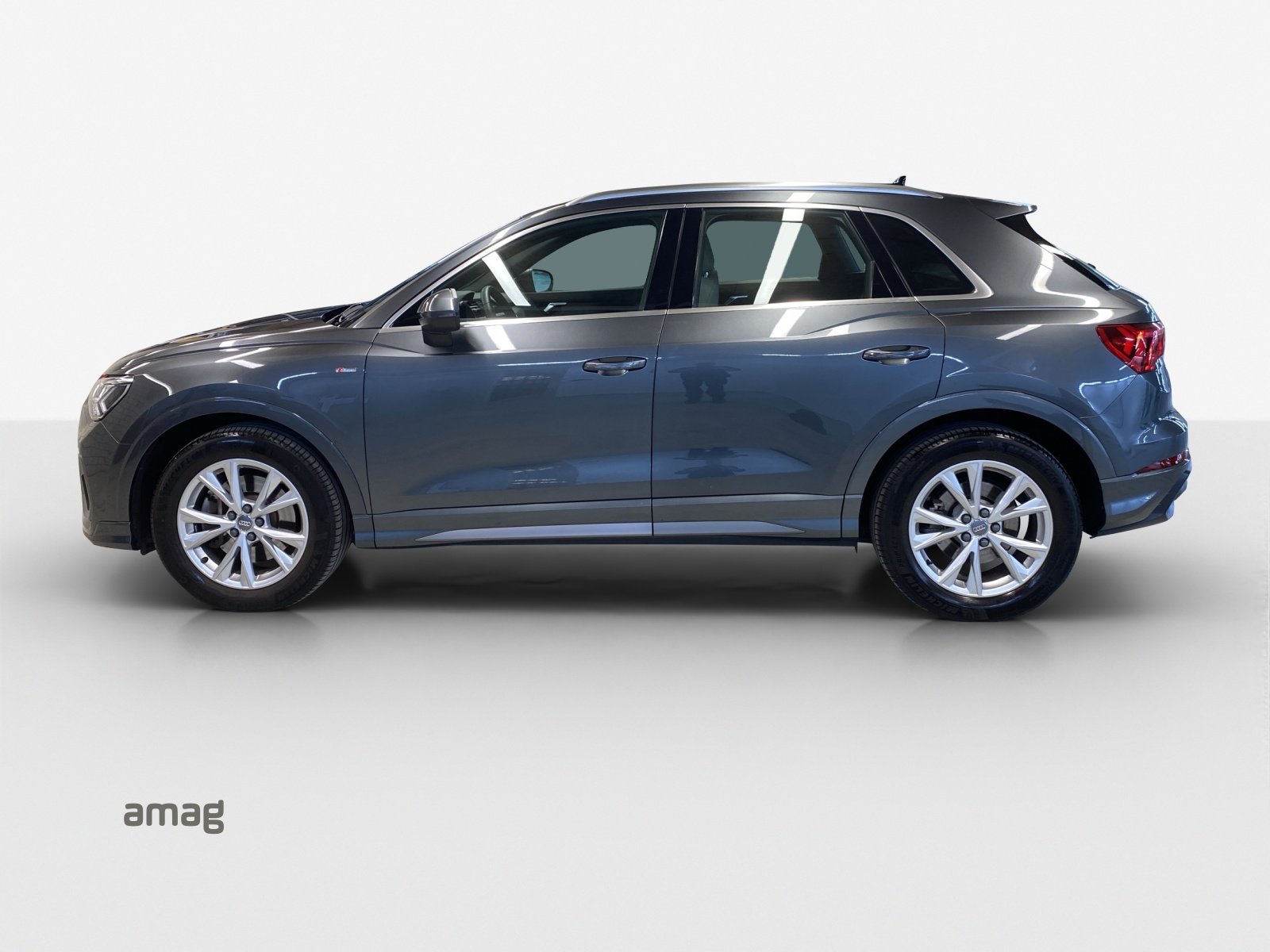 AUDI Q3 45 TFSI S line quattro S-tronic-image-1