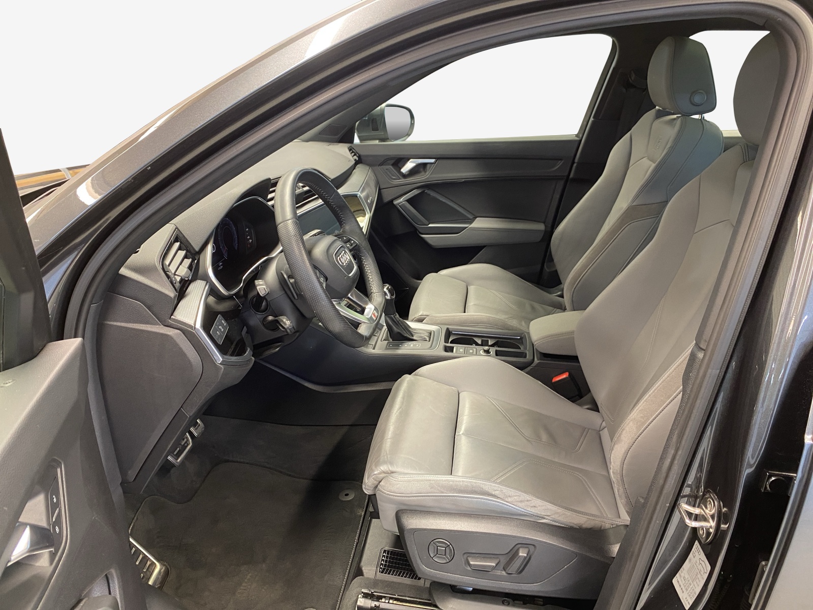AUDI Q3 45 TFSI S line quattro S-tronic-image-7