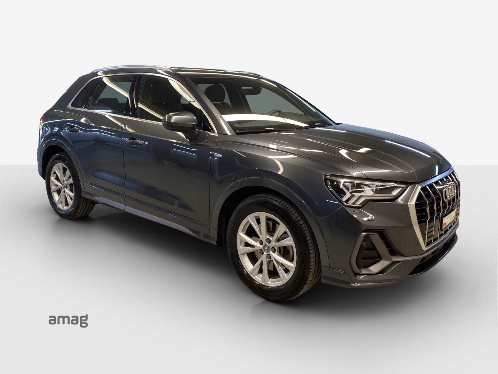 AUDI Q3 45 TFSI S line quattro S-tronic-image-5