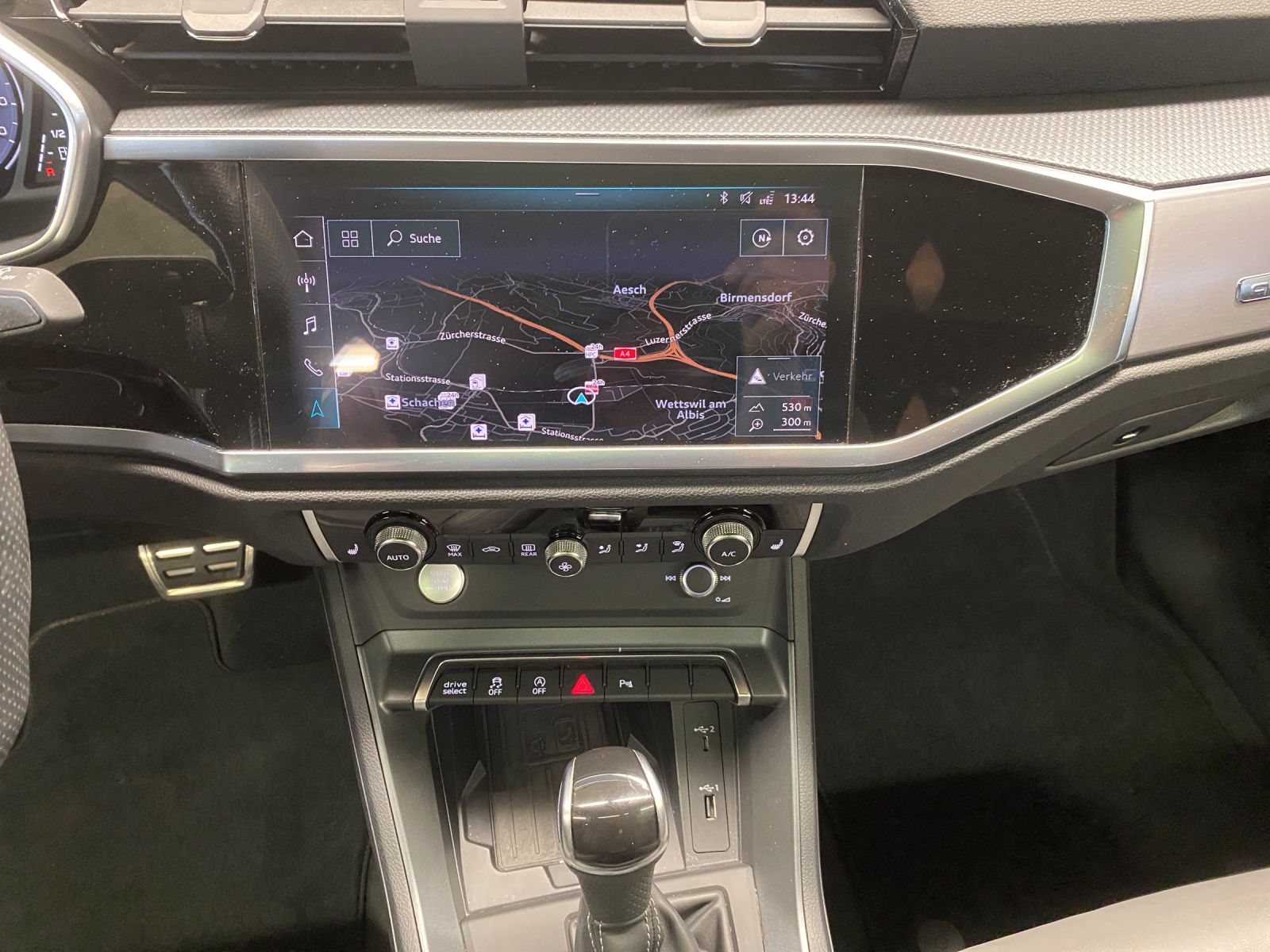 AUDI Q3 45 TFSI S line quattro S-tronic-image-10