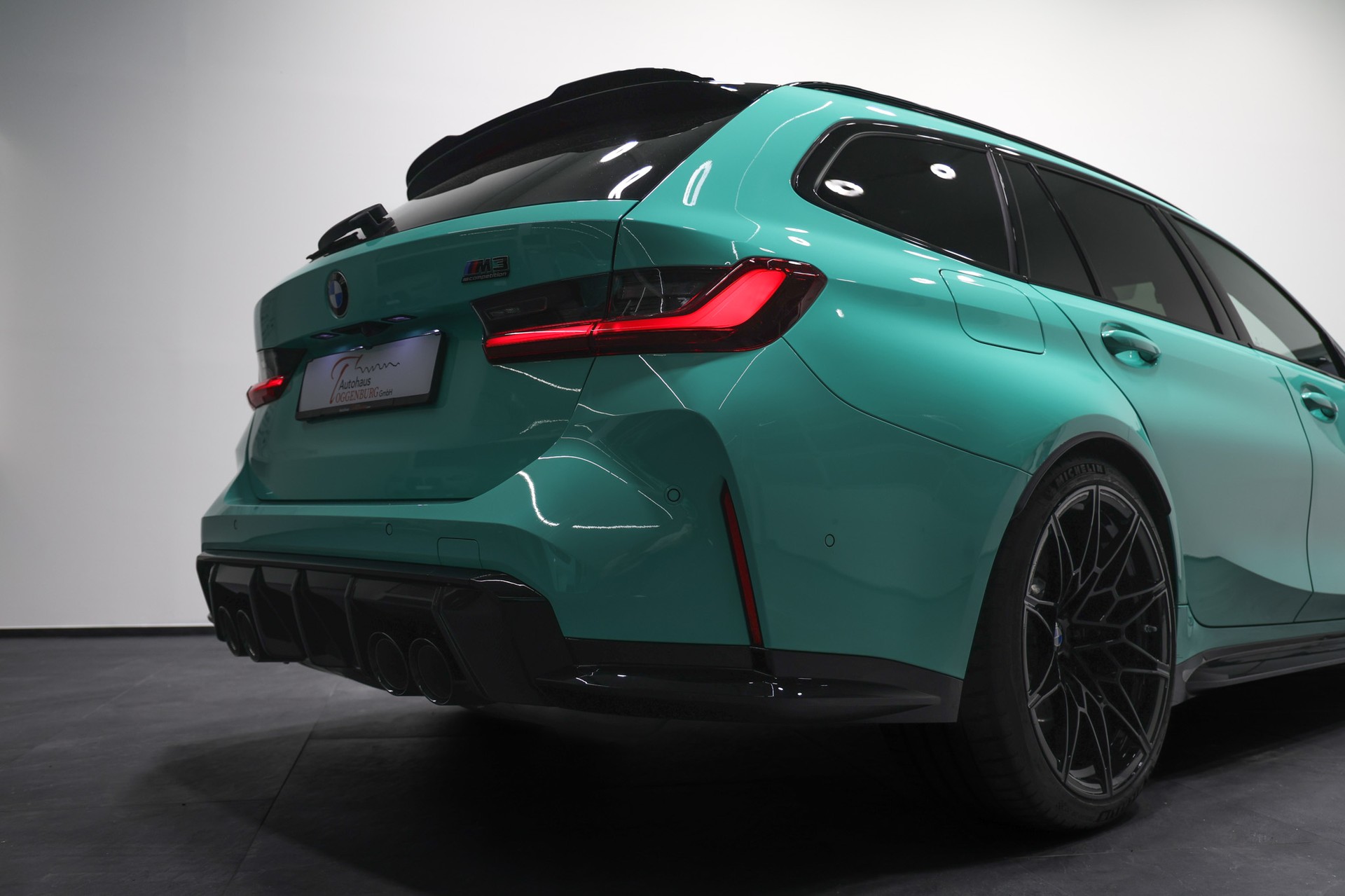 BMW M3 Touring xDrive Competition M LCI *530PS*Sonderlackierung Mintgrün*Carbon Schalensitze*BMW Werksgarantie bis 10.2028*-image-8