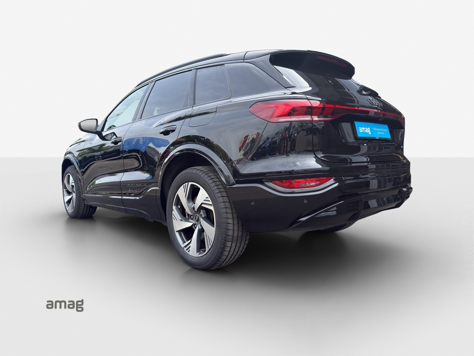 AUDI Q6 e-tron quattro-image-2