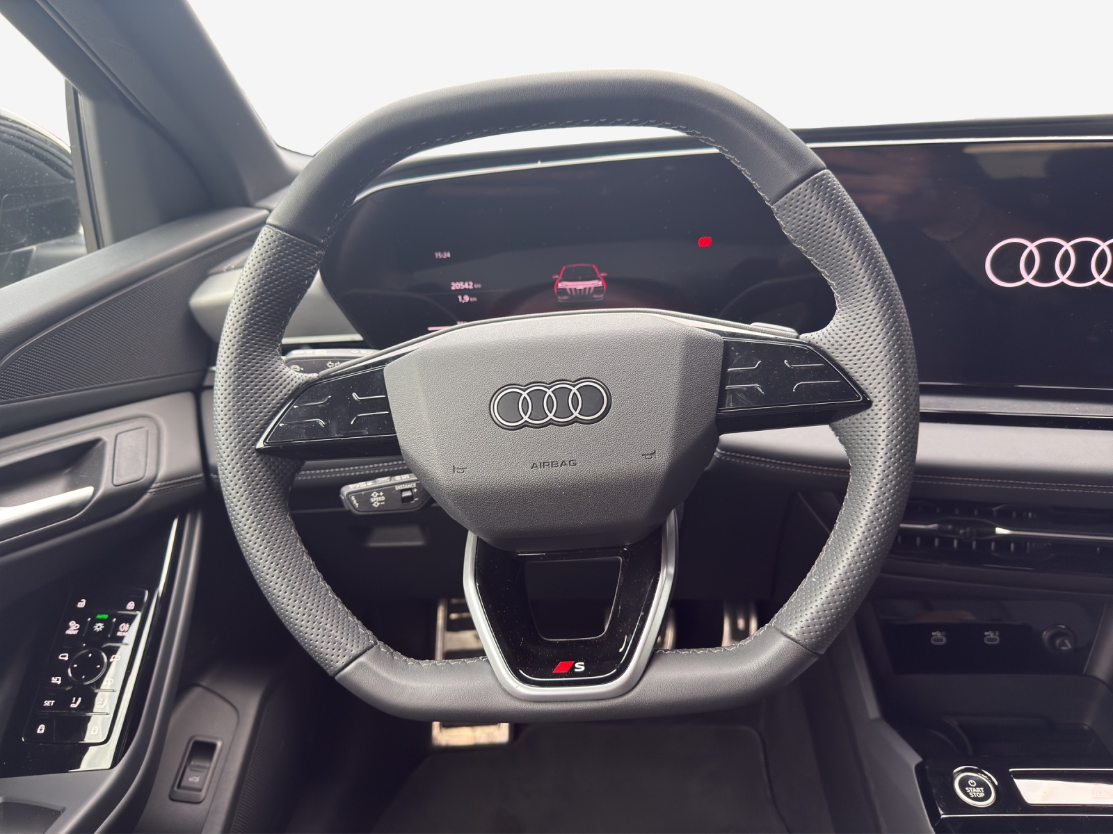 AUDI Q6 e-tron quattro-image-10
